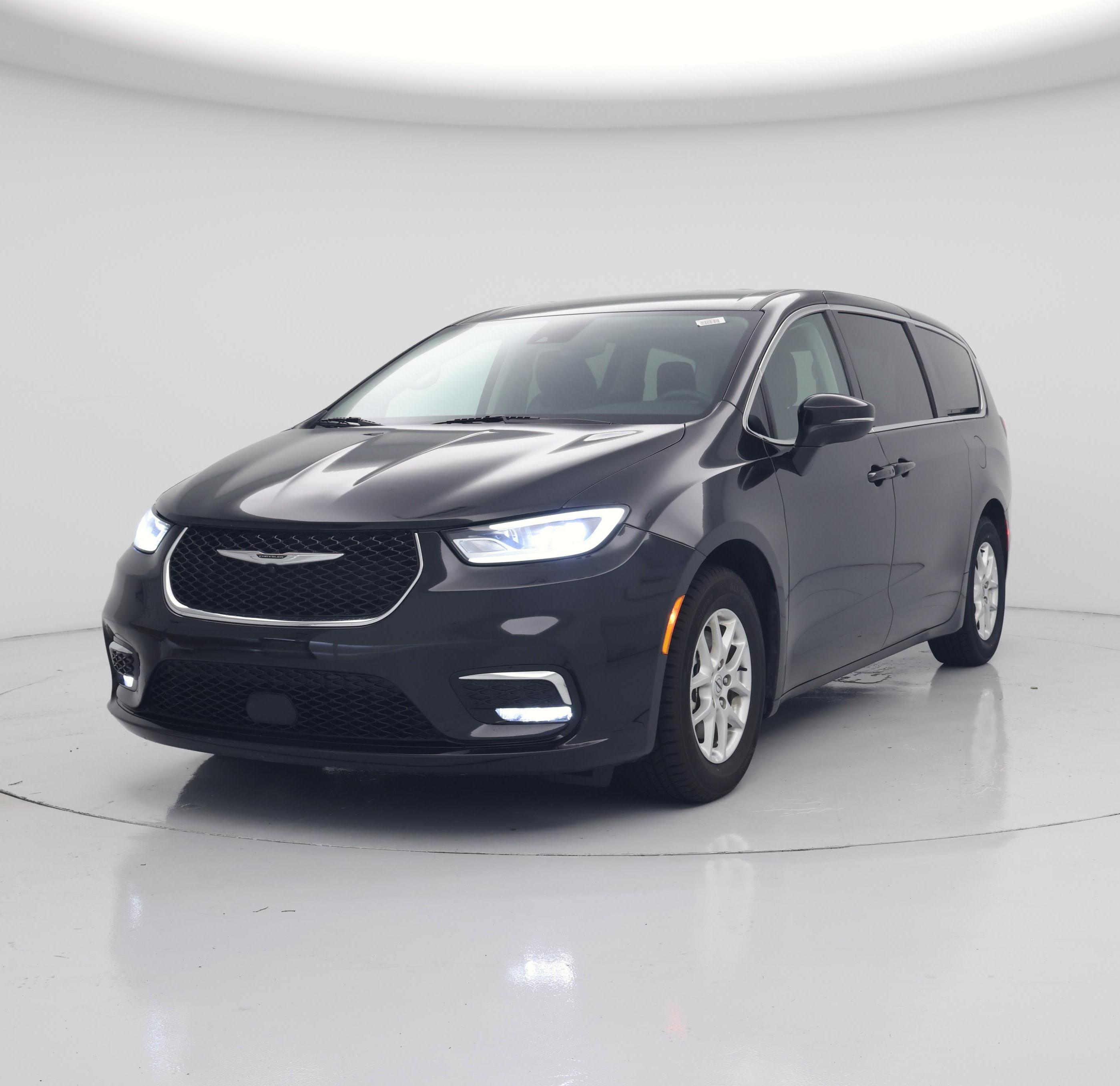 Thumbnail: 2023 Chrysler Pacifica - 4