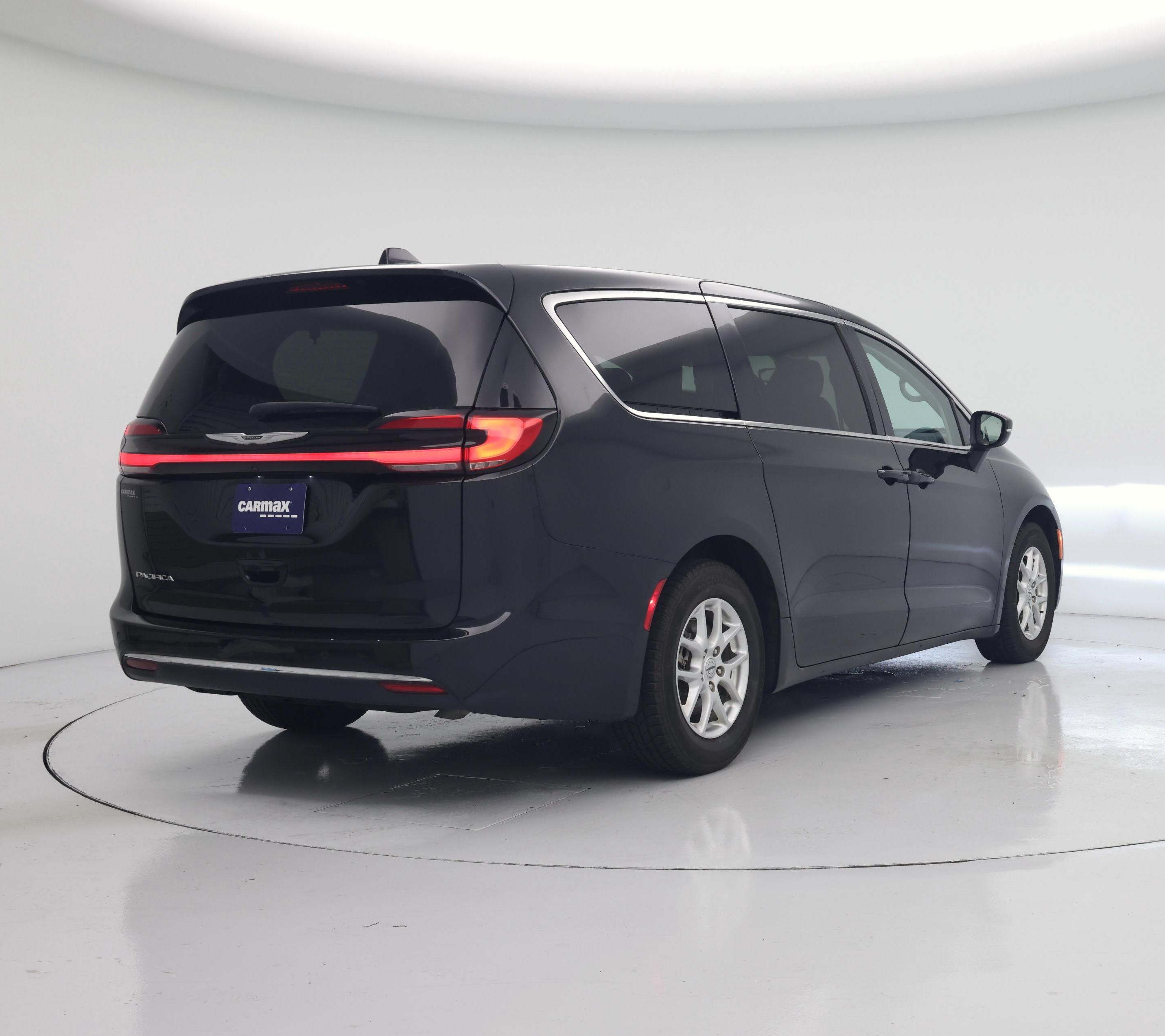 Thumbnail: 2023 Chrysler Pacifica - 8