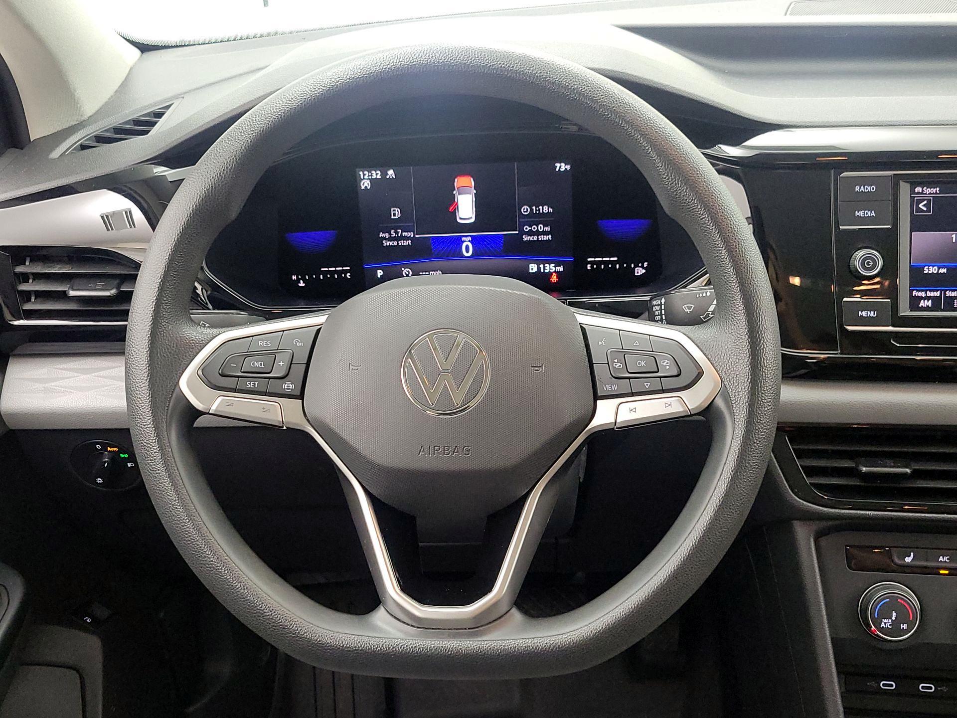 Thumbnail: 2022 Volkswagen Taos - 10
