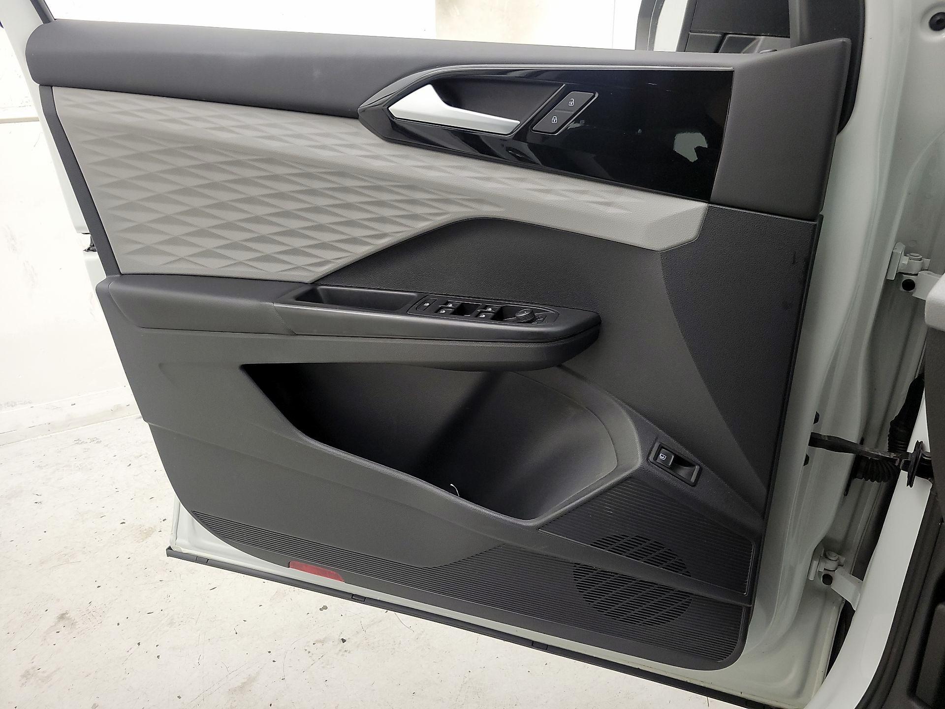 Thumbnail: 2022 Volkswagen Taos - 12