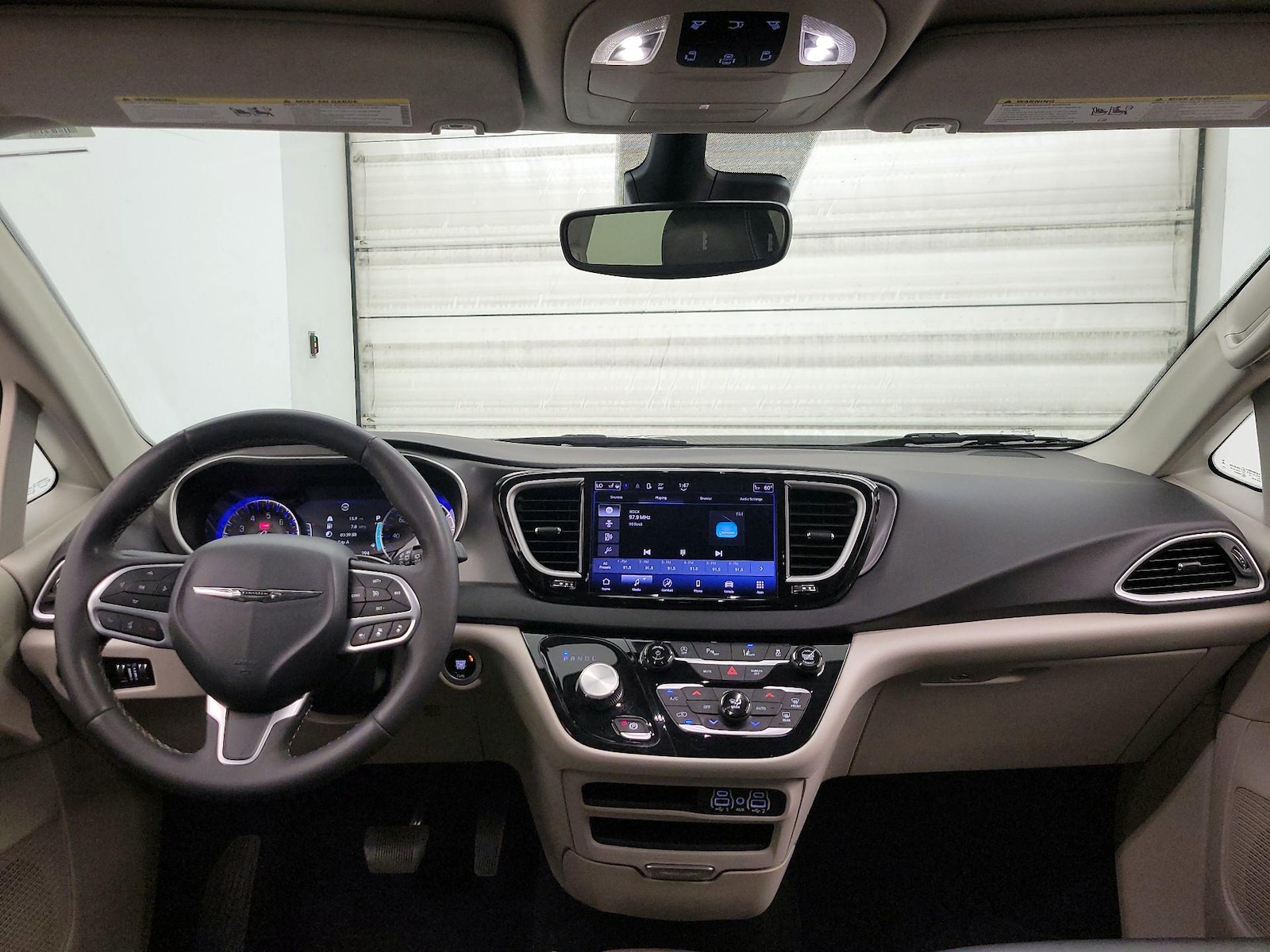 2024 Chrysler Pacifica Touring L - Photo 10