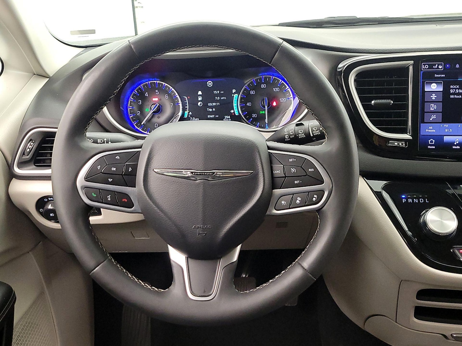 2024 Chrysler Pacifica Touring L - Photo 11