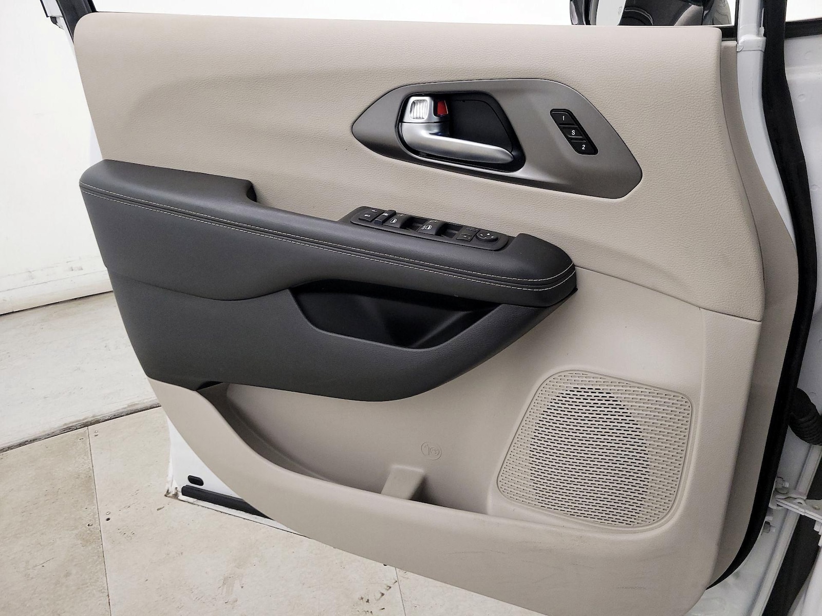 2024 Chrysler Pacifica Touring L - Photo 13