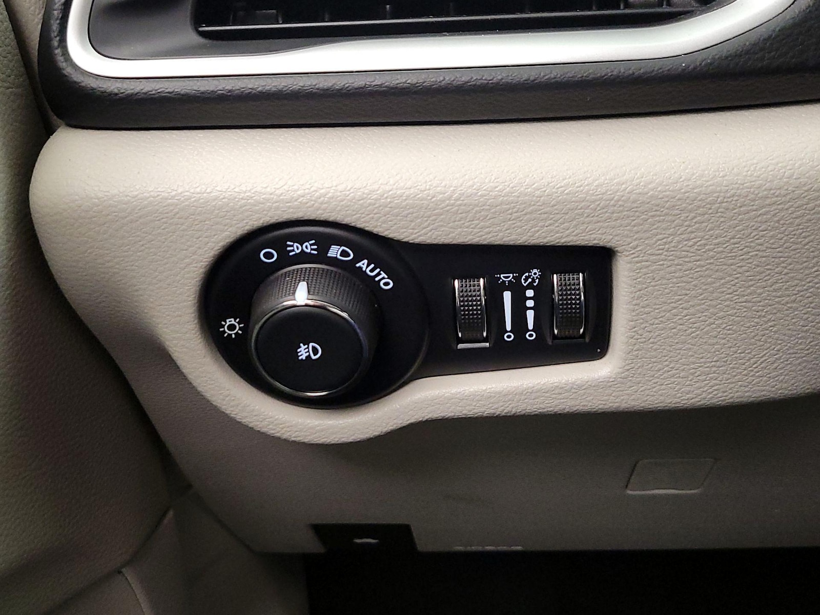 2024 Chrysler Pacifica Touring L - Photo 14