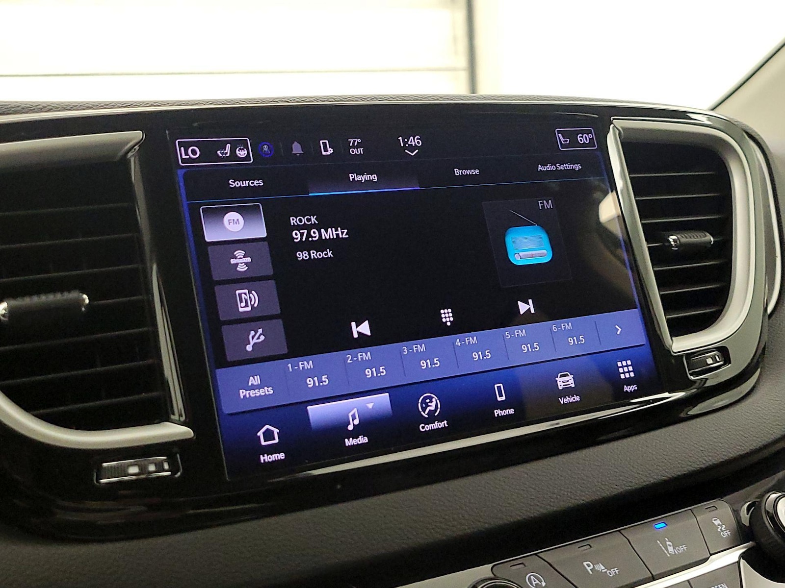 2024 Chrysler Pacifica Touring L - Photo 16