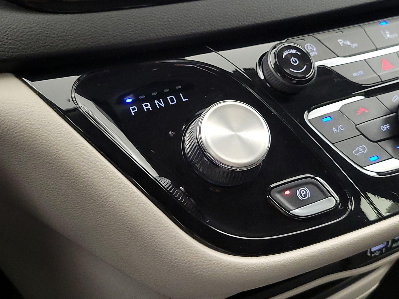 2024 Chrysler Pacifica Touring L - Photo 18