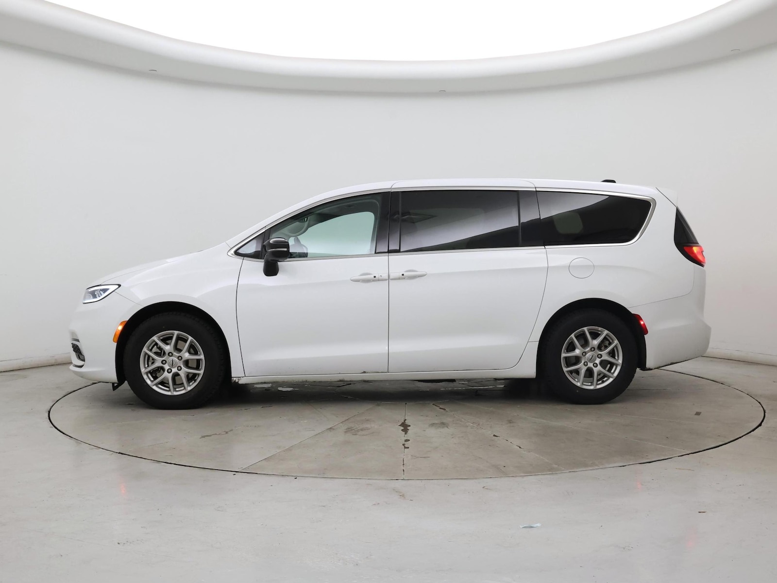 2024 Chrysler Pacifica Touring L - Photo 4