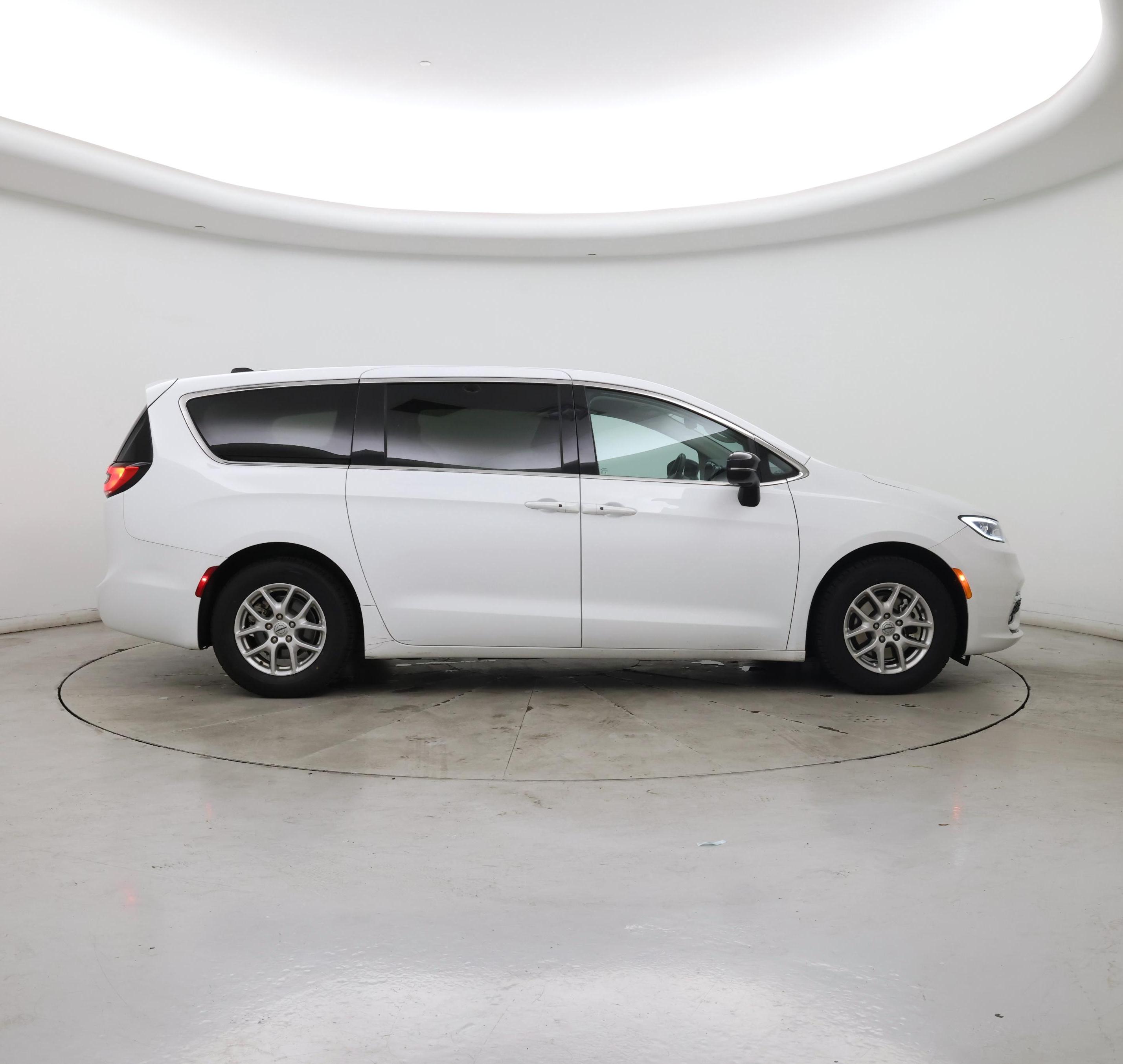 Thumbnail: 2024 Chrysler Pacifica - 7