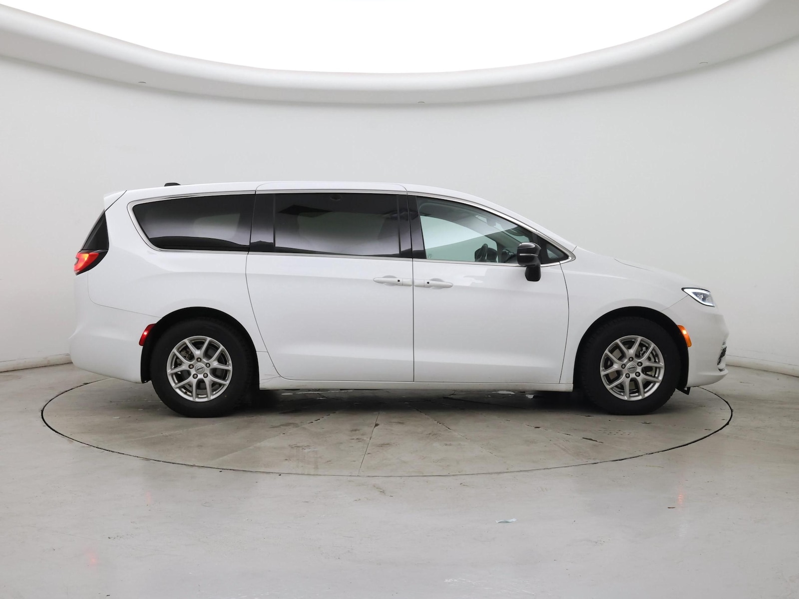 2024 Chrysler Pacifica Touring L - Photo 8