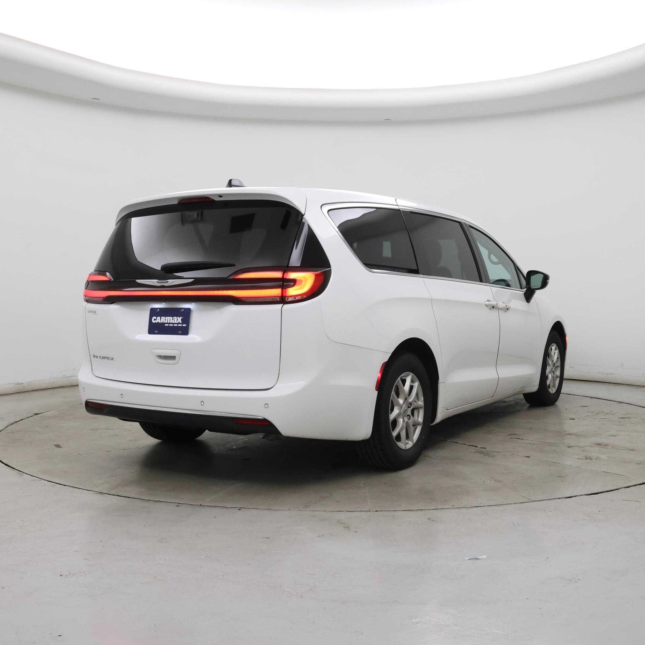 Thumbnail: 2024 Chrysler Pacifica - 8
