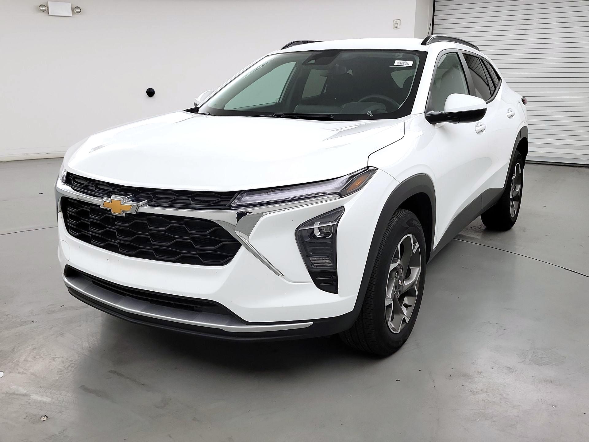 Thumbnail: 2025 Chevrolet Trax - 3