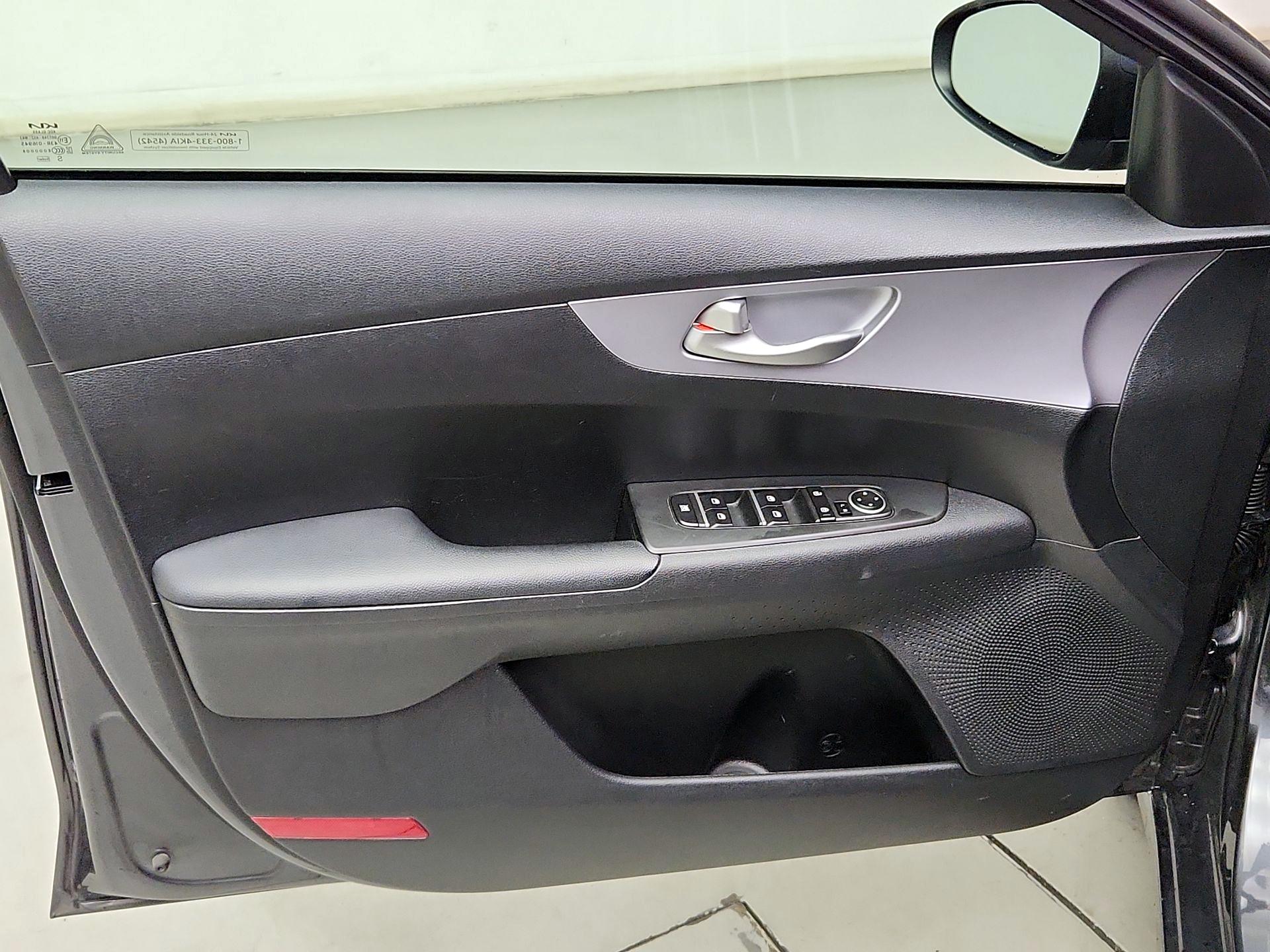 Thumbnail: 2024 Kia Forte - 10