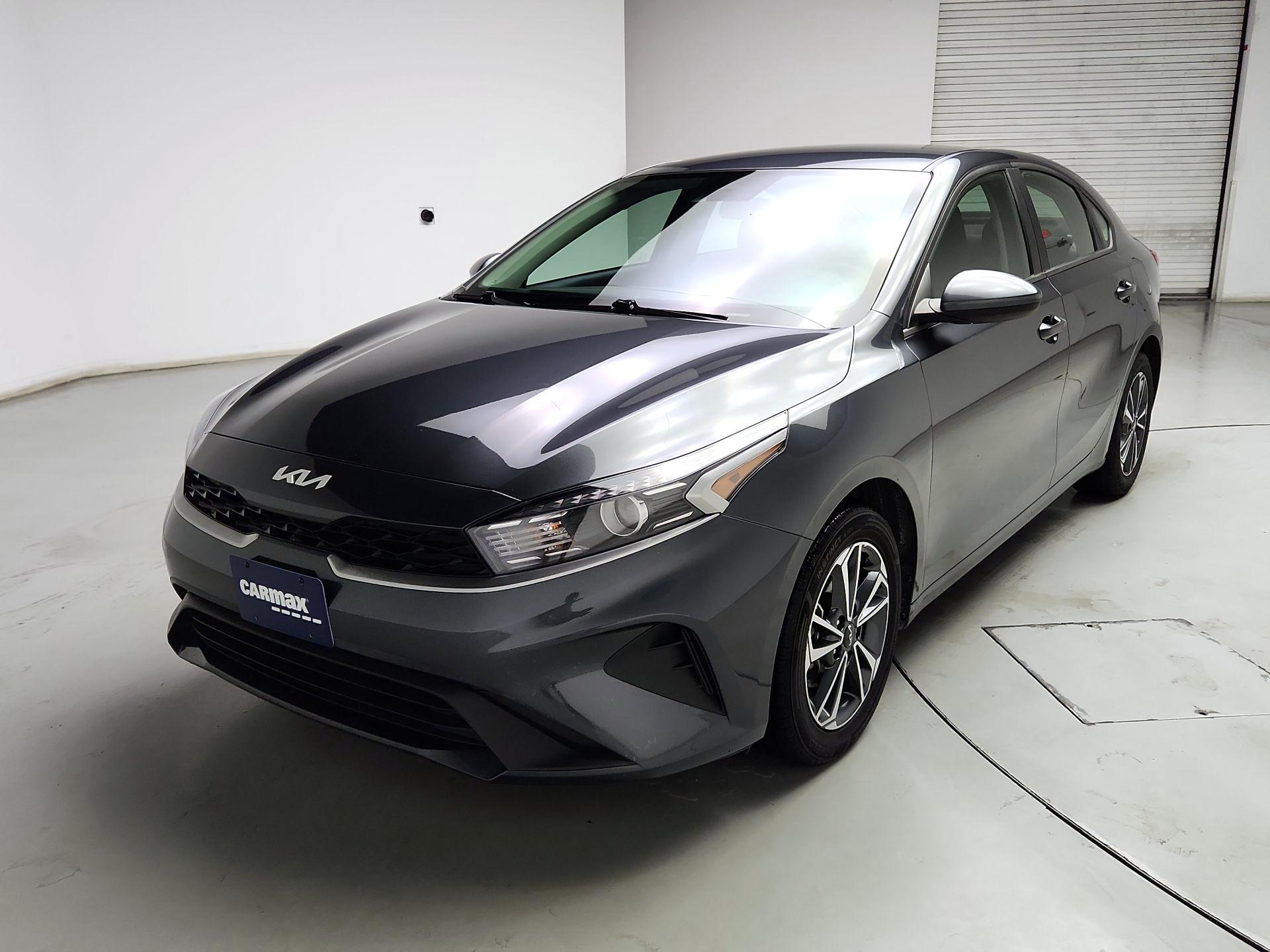 Thumbnail: 2024 Kia Forte - 3