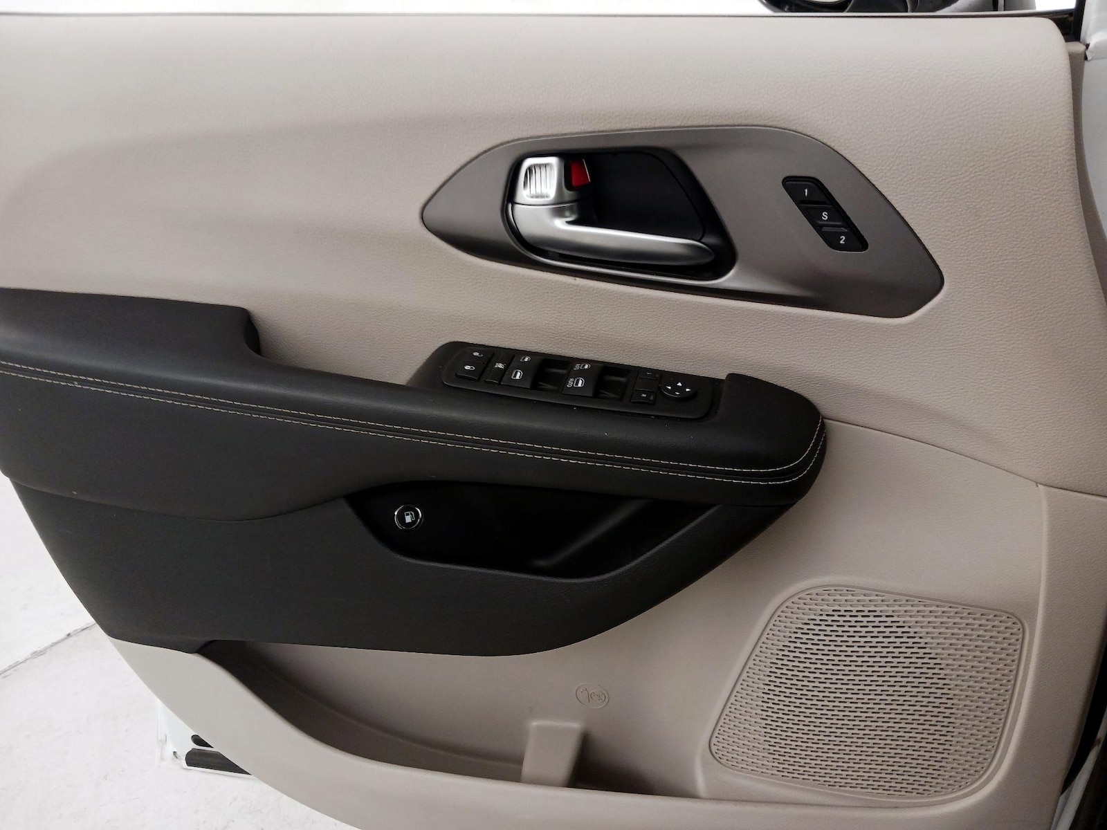 2024 Chrysler Pacifica PHEV Select - Photo 13