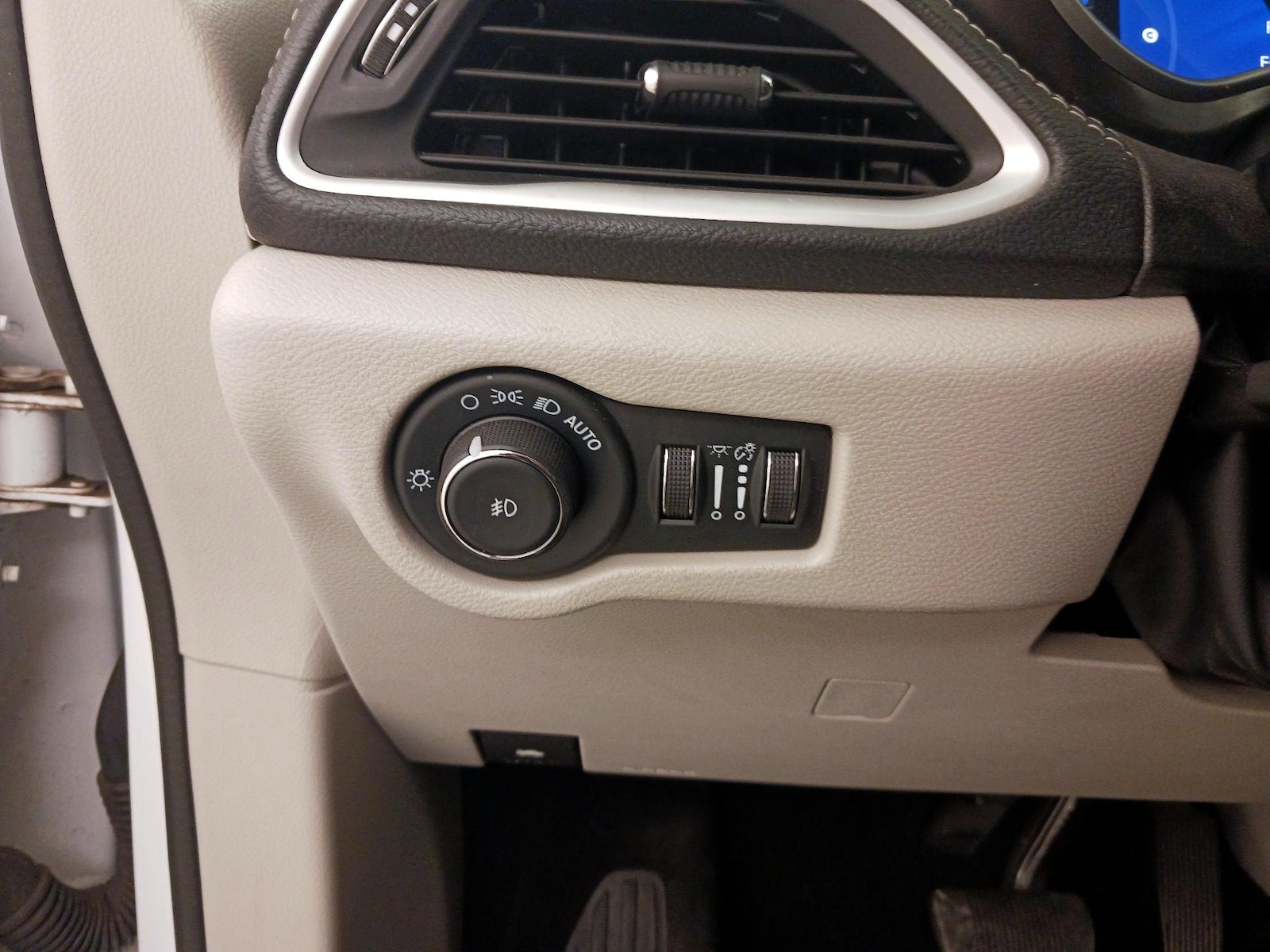 2024 Chrysler Pacifica PHEV Select - Photo 14
