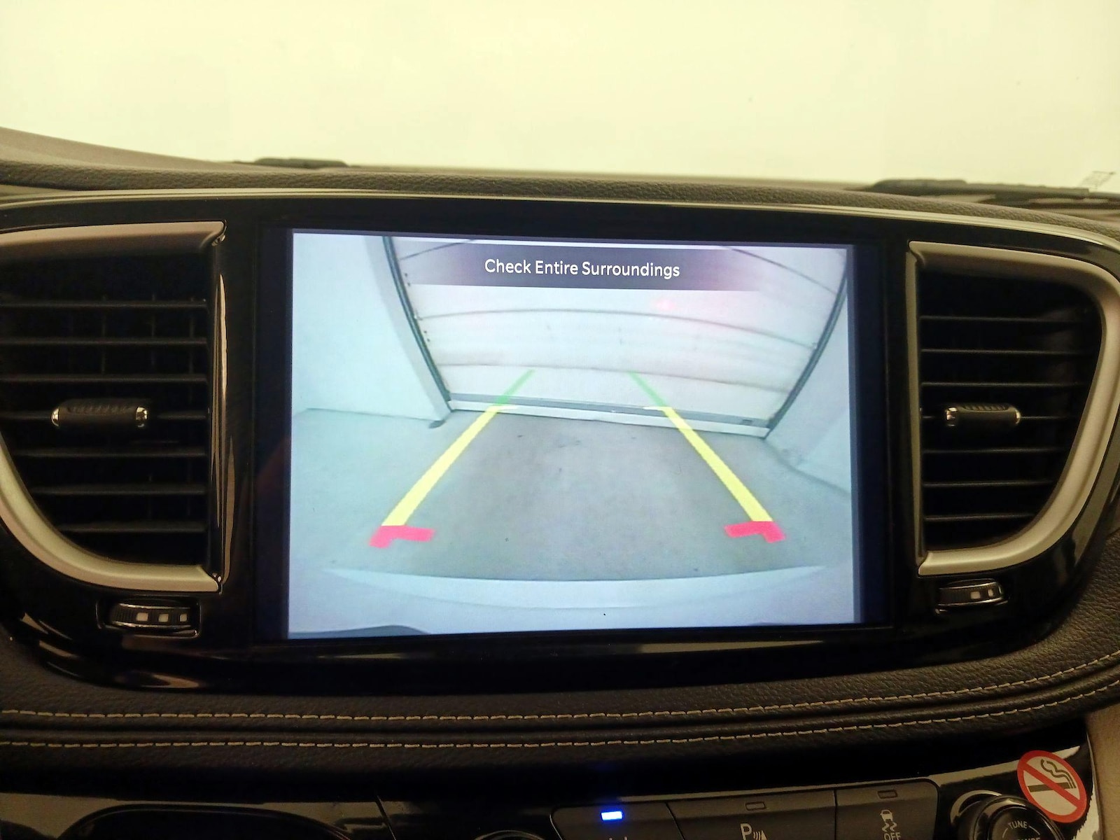 2024 Chrysler Pacifica PHEV Select - Photo 16