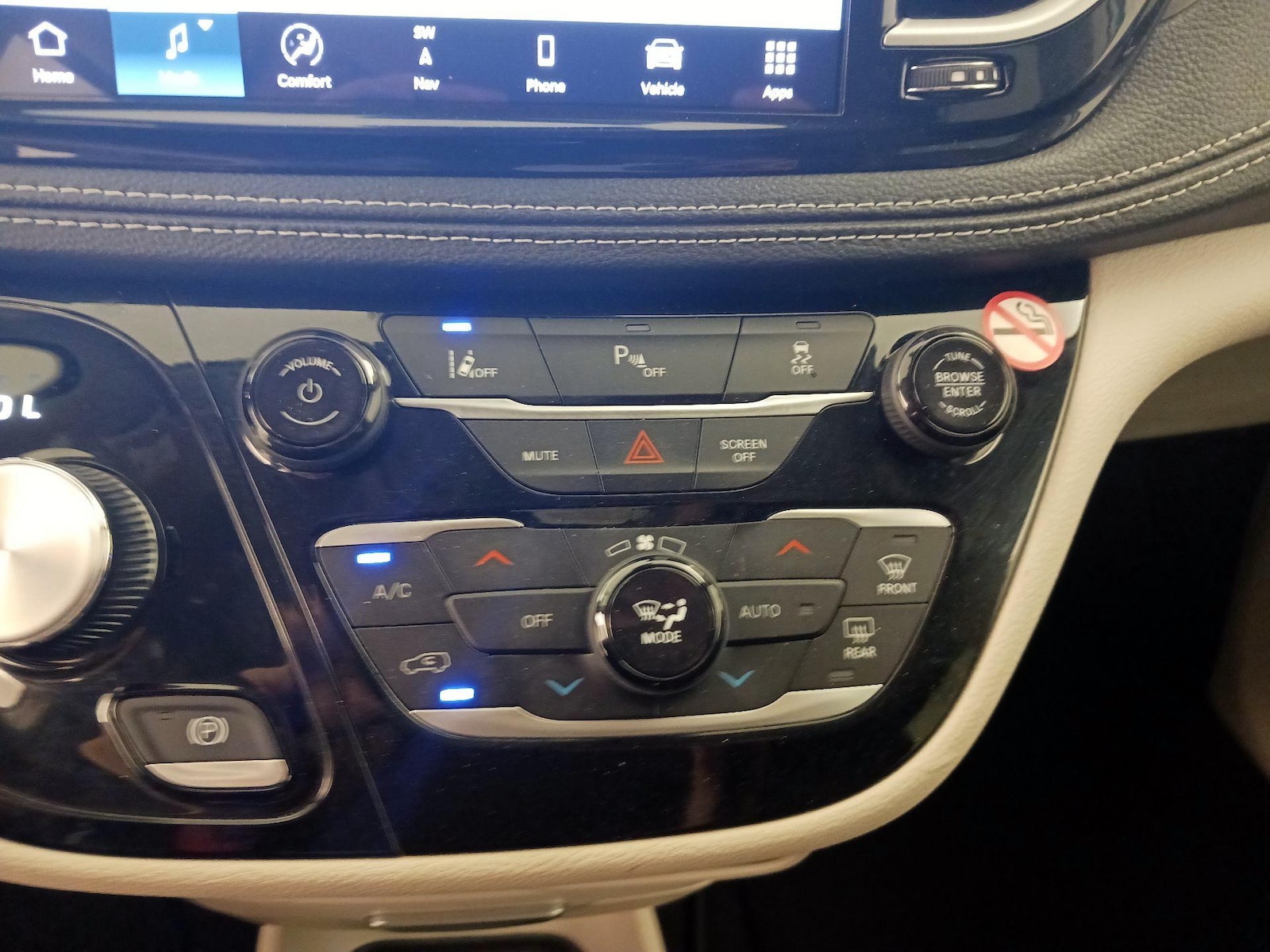 2024 Chrysler Pacifica PHEV Select - Photo 18