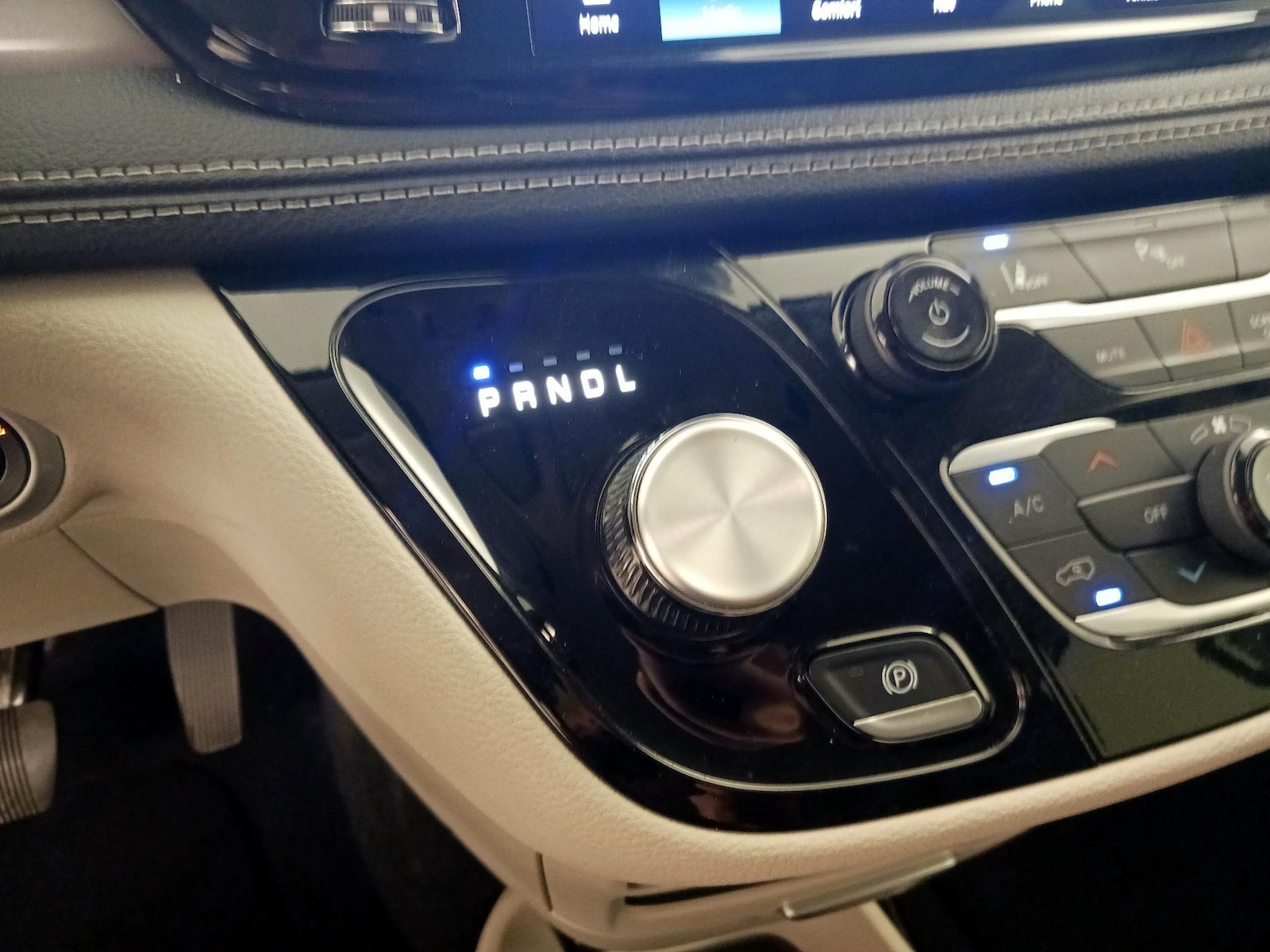 2024 Chrysler Pacifica PHEV Select - Photo 19