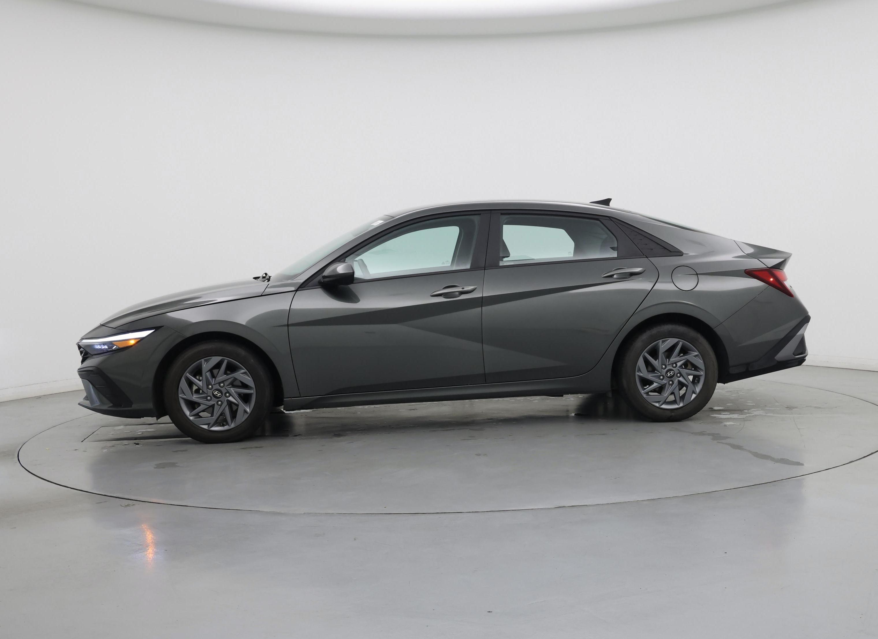 Thumbnail: 2024 Hyundai Elantra - 3