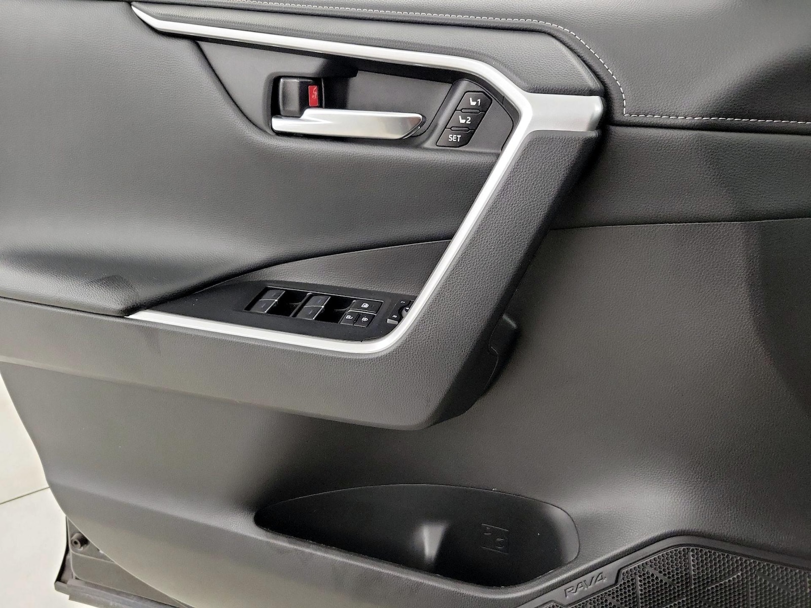 2022 Toyota RAV4 Limited - Photo 13
