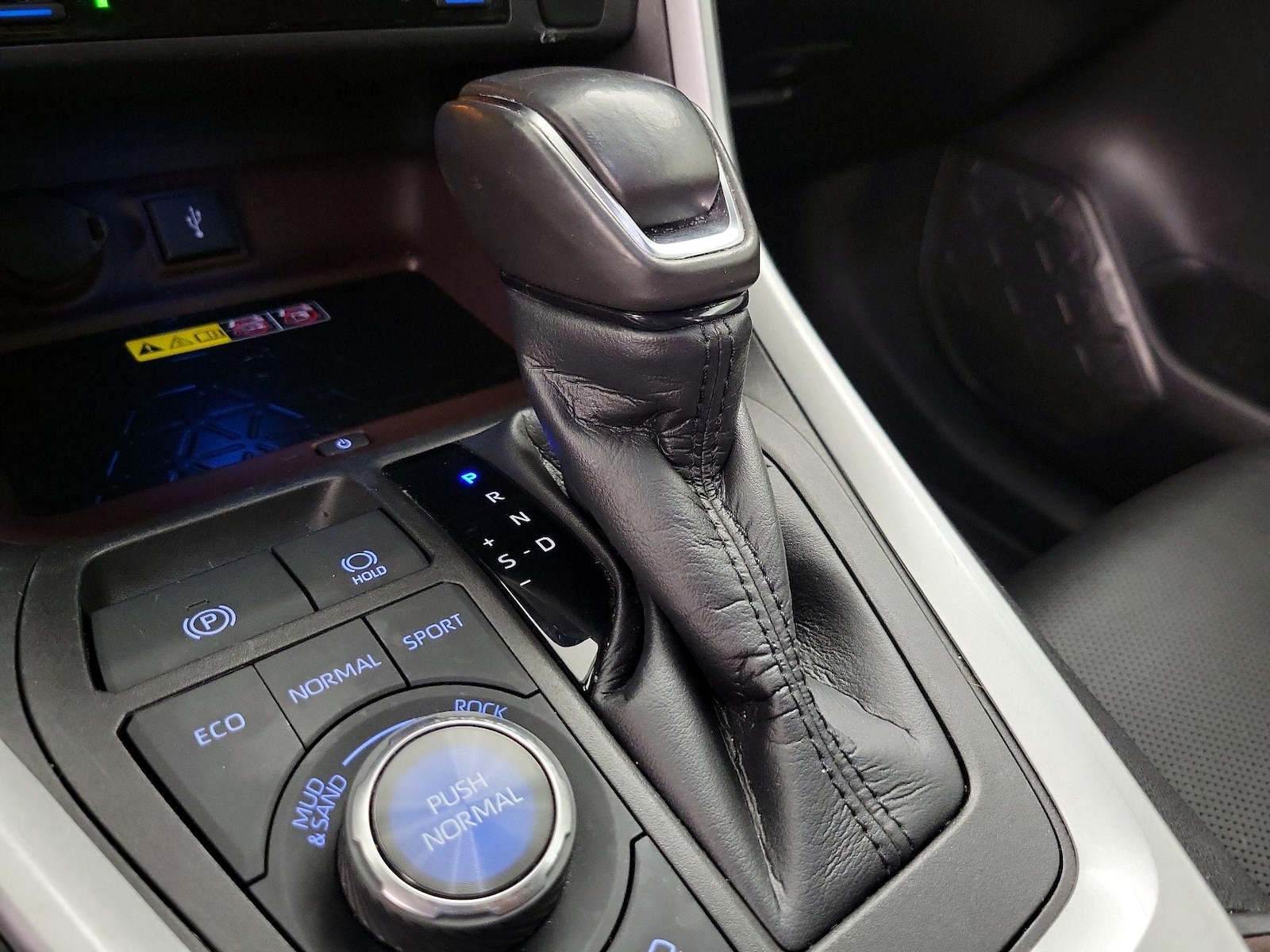 2022 Toyota RAV4 Limited - Photo 18