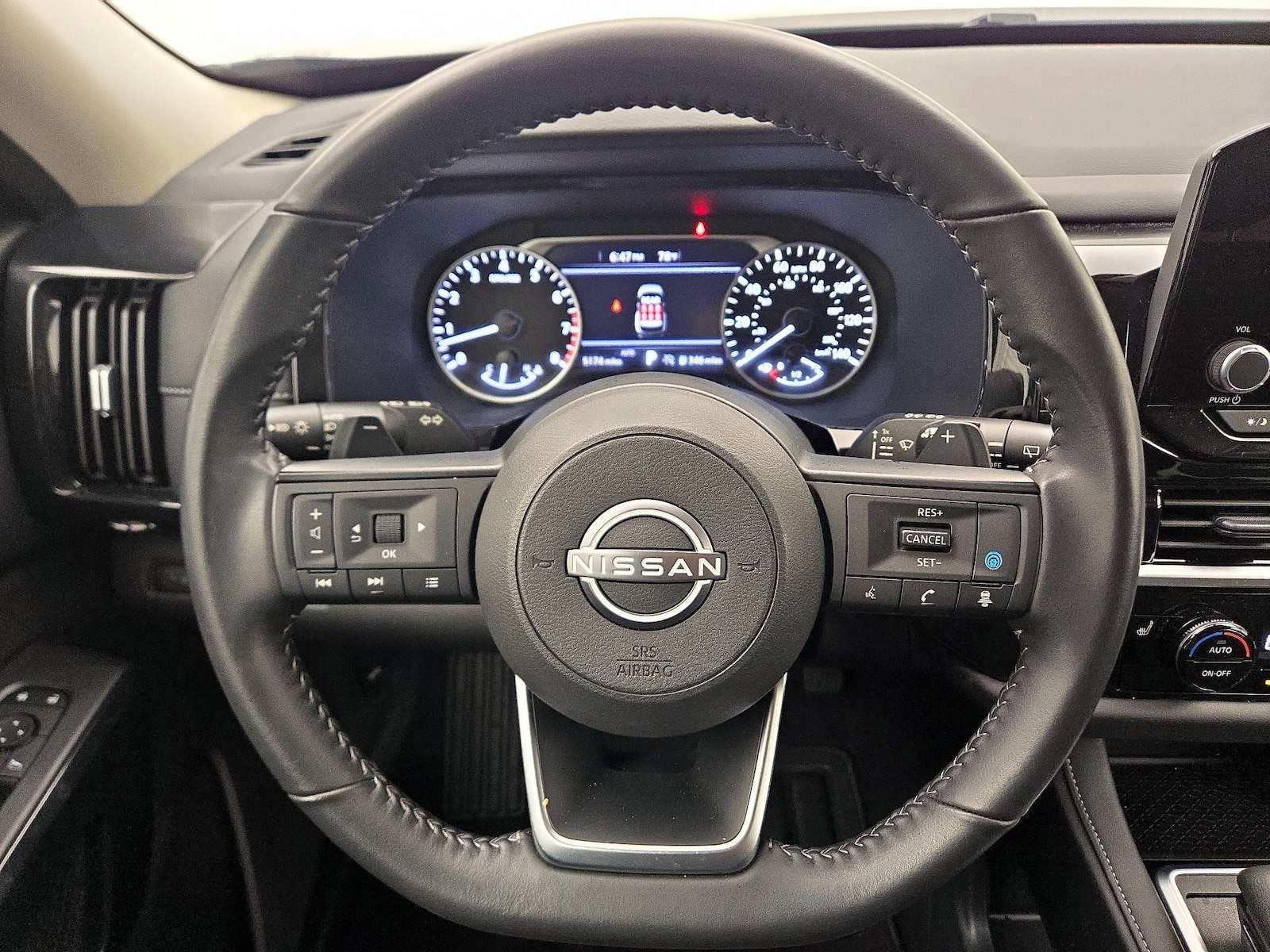 2025 Nissan Pathfinder SV - Photo 11