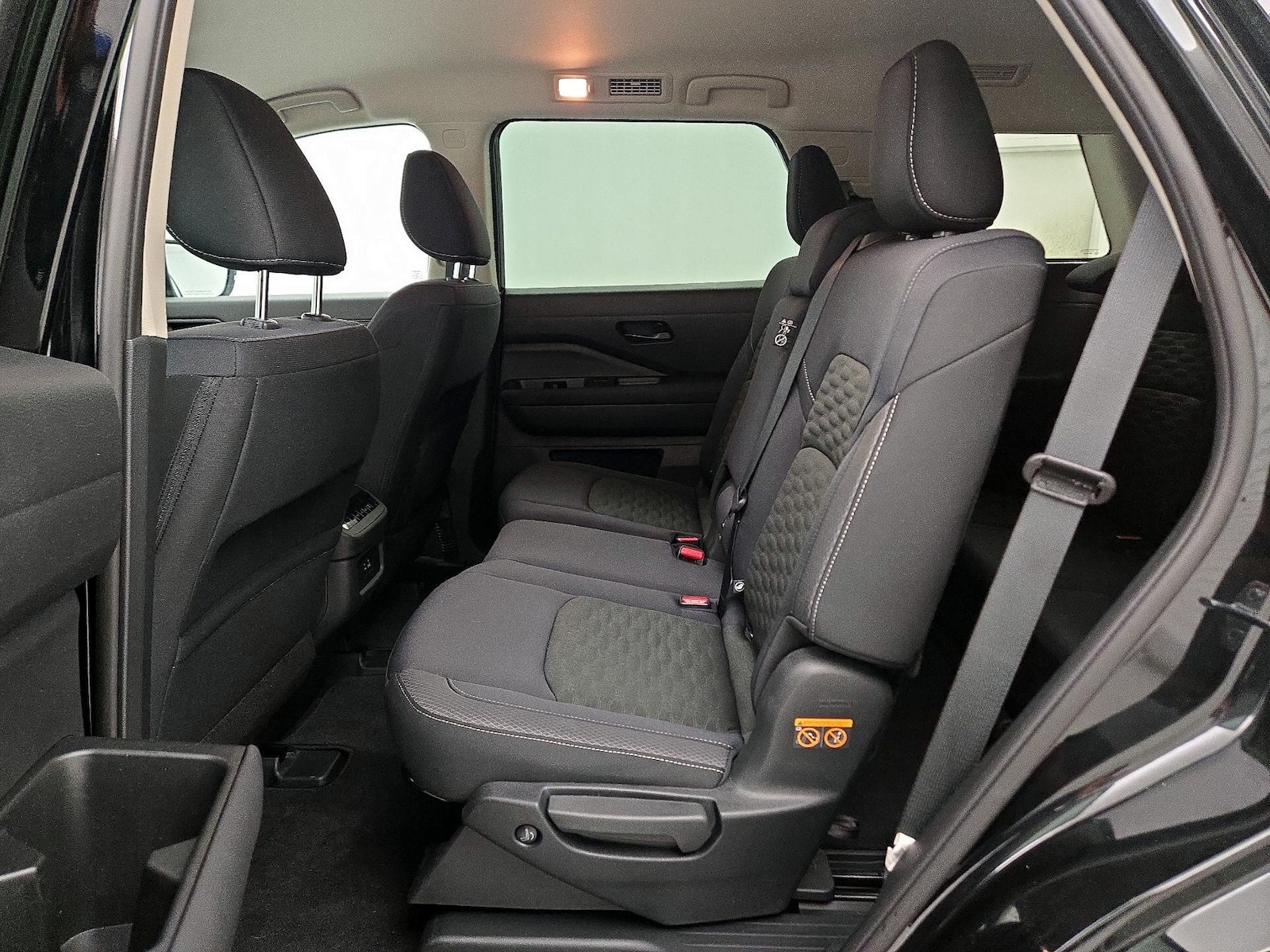 2025 Nissan Pathfinder SV - Photo 20