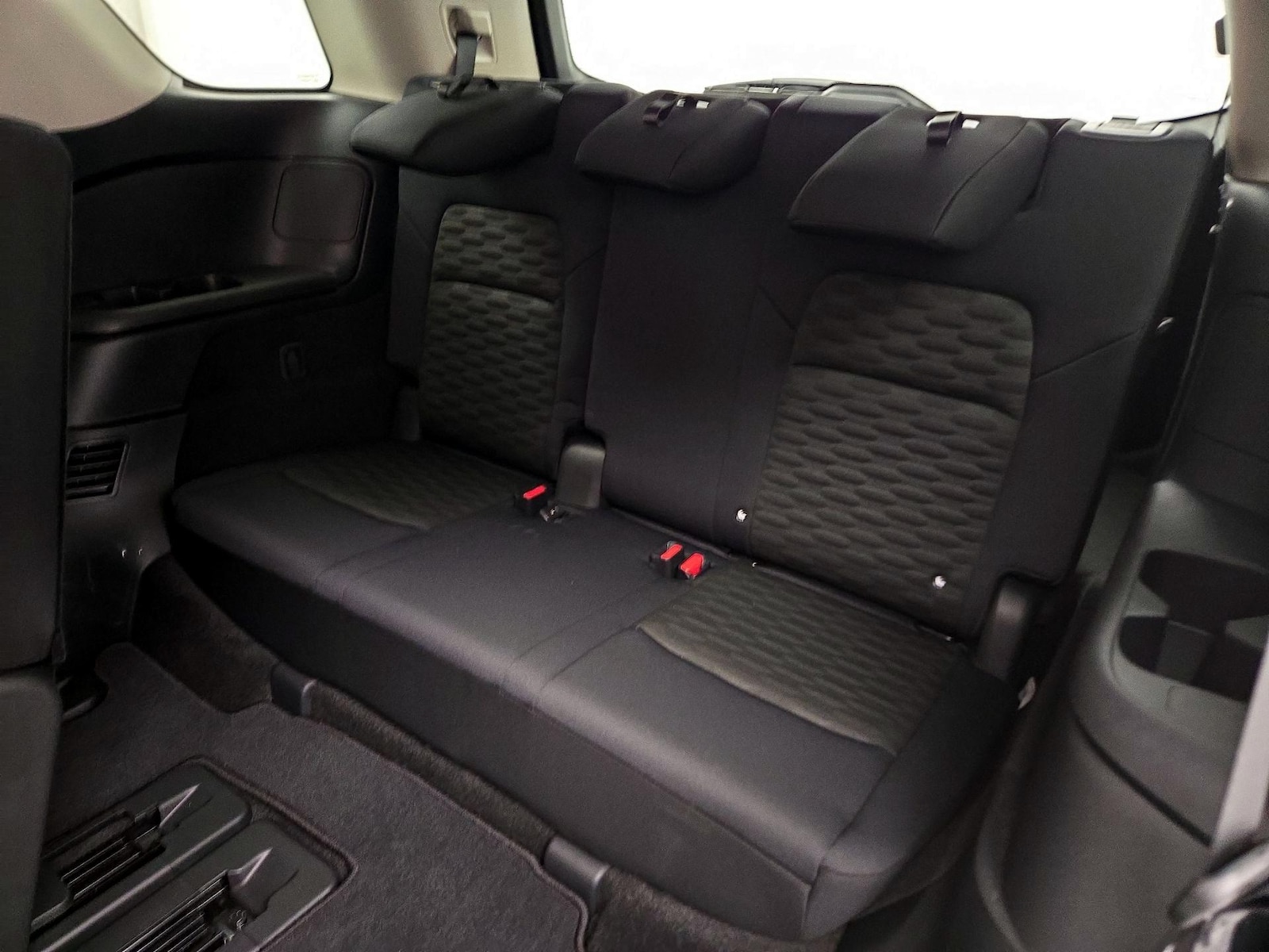 2025 Nissan Pathfinder SV - Photo 21