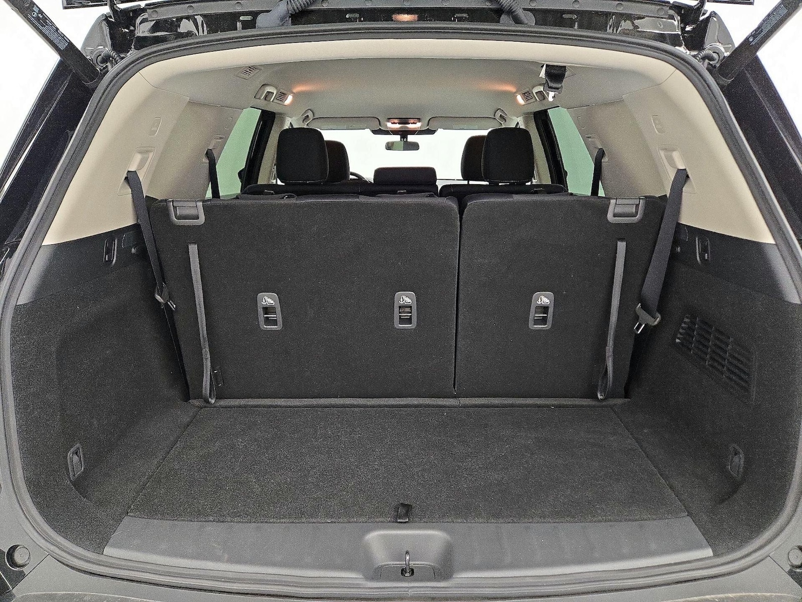 2025 Nissan Pathfinder SV - Photo 22