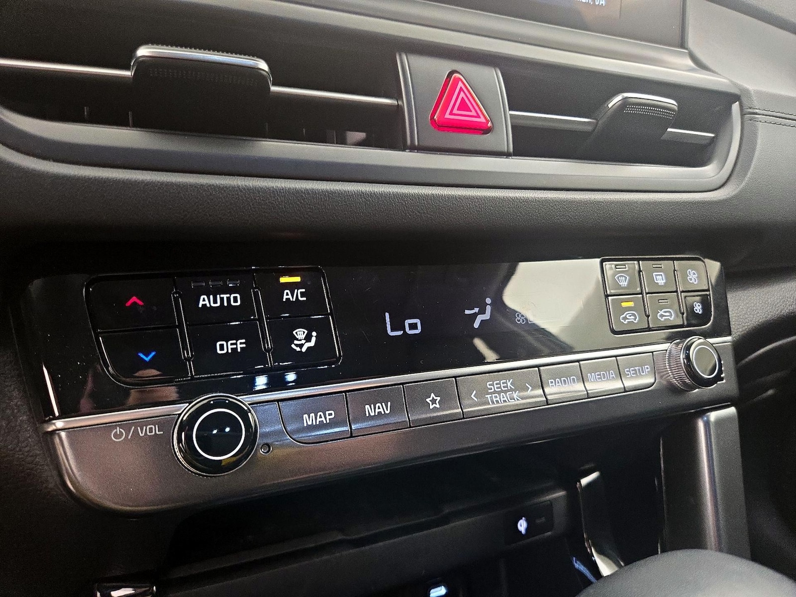 2025 Kia Seltos EX - Photo 18