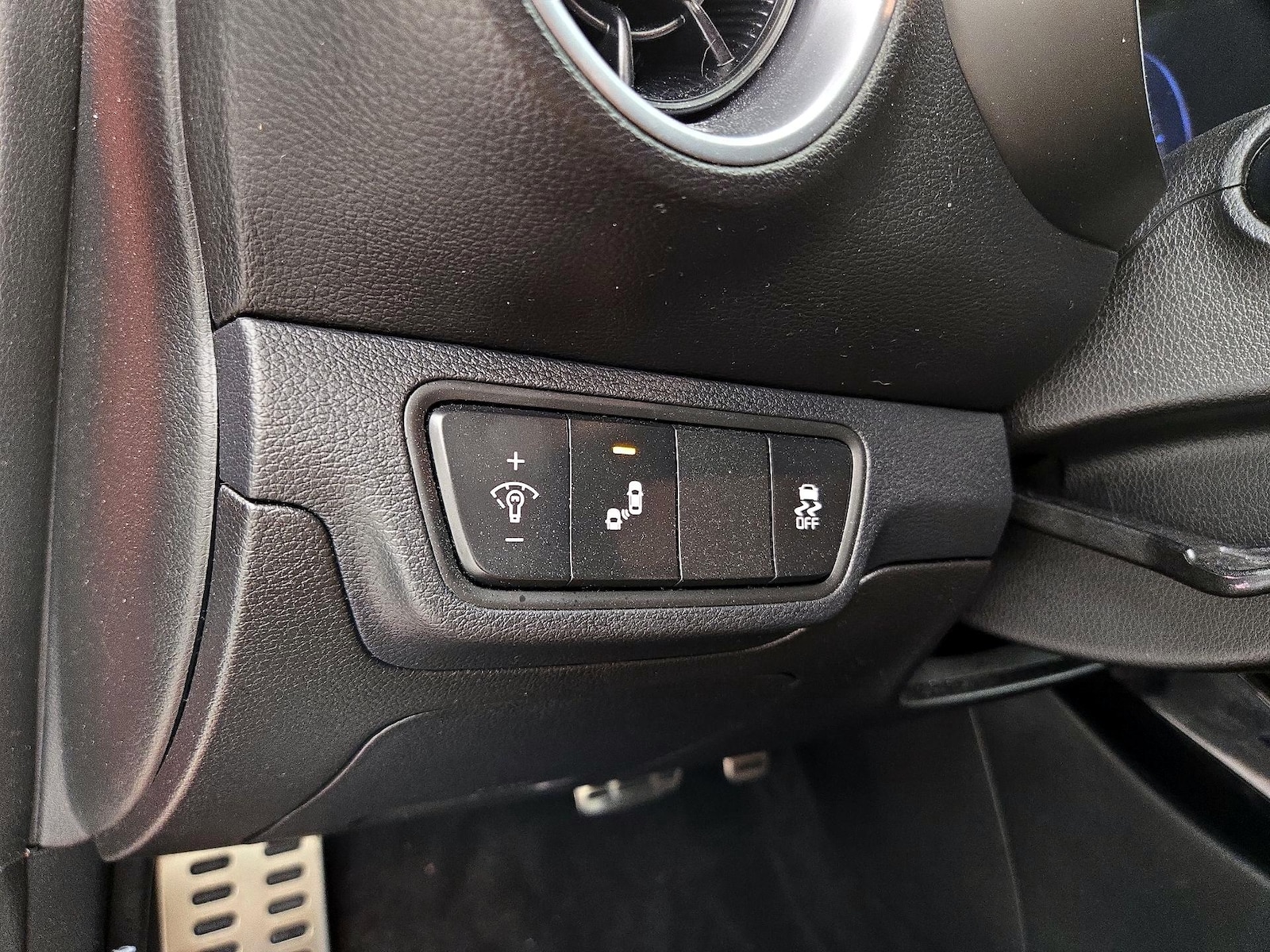 2023 Kia Forte GT-Line - Photo 14