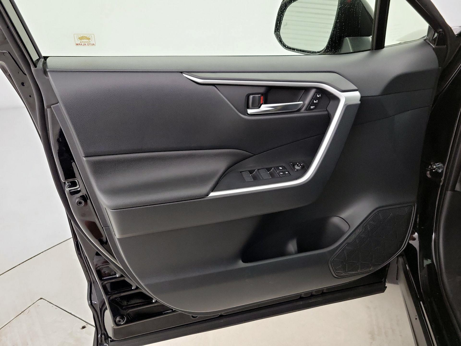 Thumbnail: 2025 Toyota RAV4 - 12