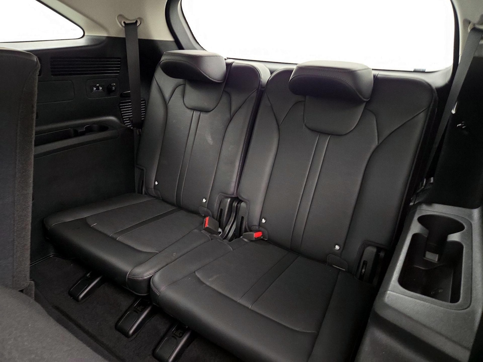 2025 Kia Sorento S - Photo 23
