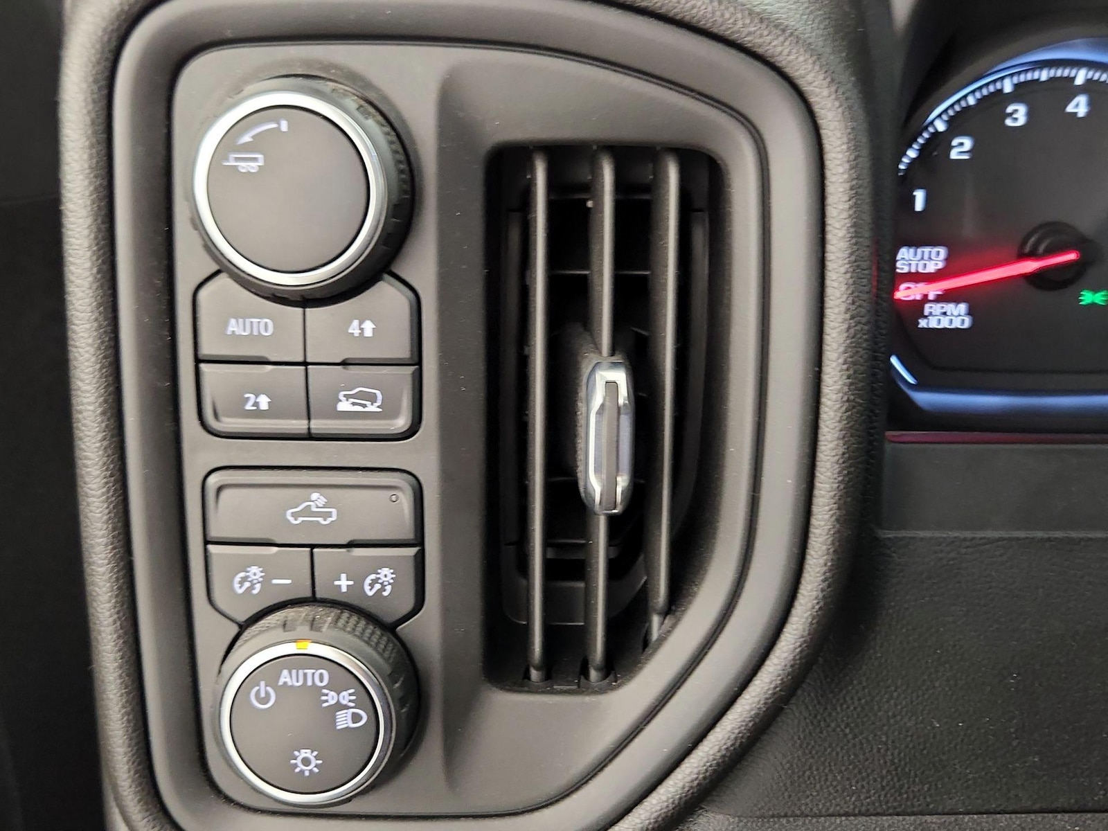 2022 Chevrolet Silverado 1500 Limited Custom - Photo 14