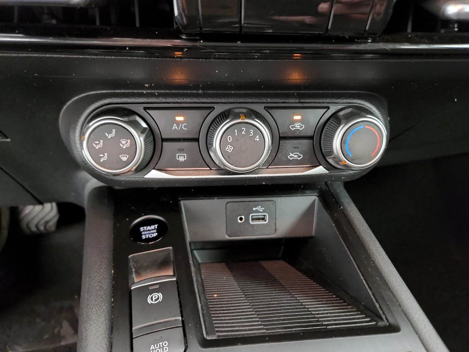 2025 Nissan Kicks S AWD - Photo 17