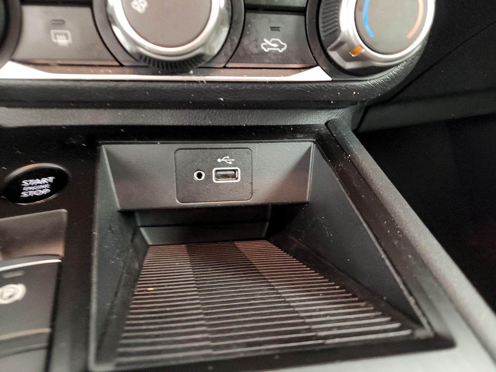 2025 Nissan Kicks S AWD - Photo 18
