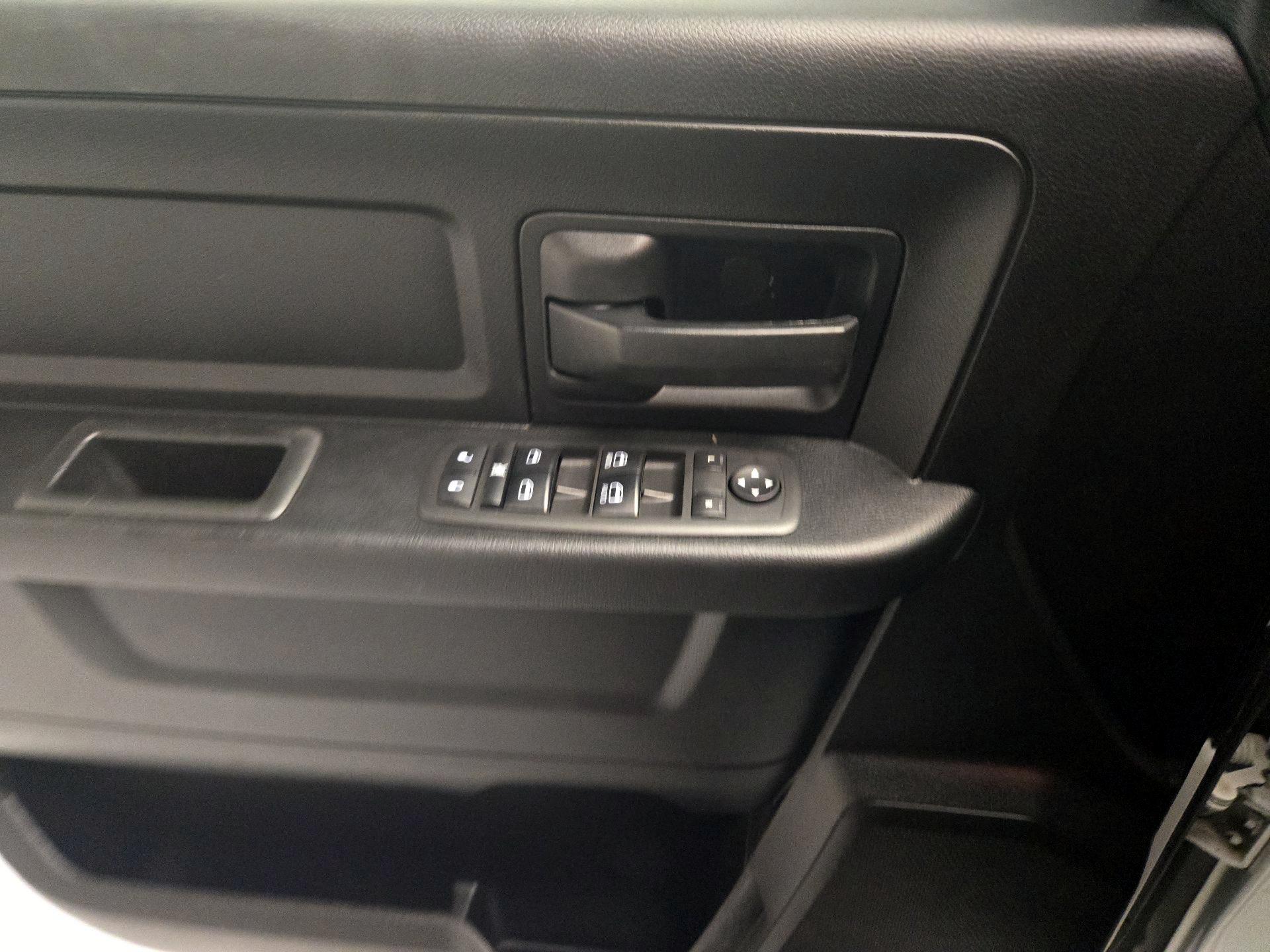 Thumbnail: 2021 RAM 1500 Classic - 10