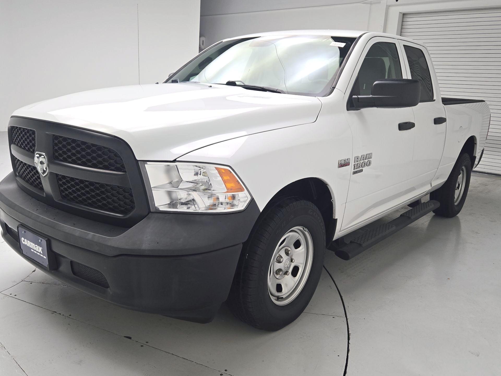 Thumbnail: 2021 RAM 1500 Classic - 3