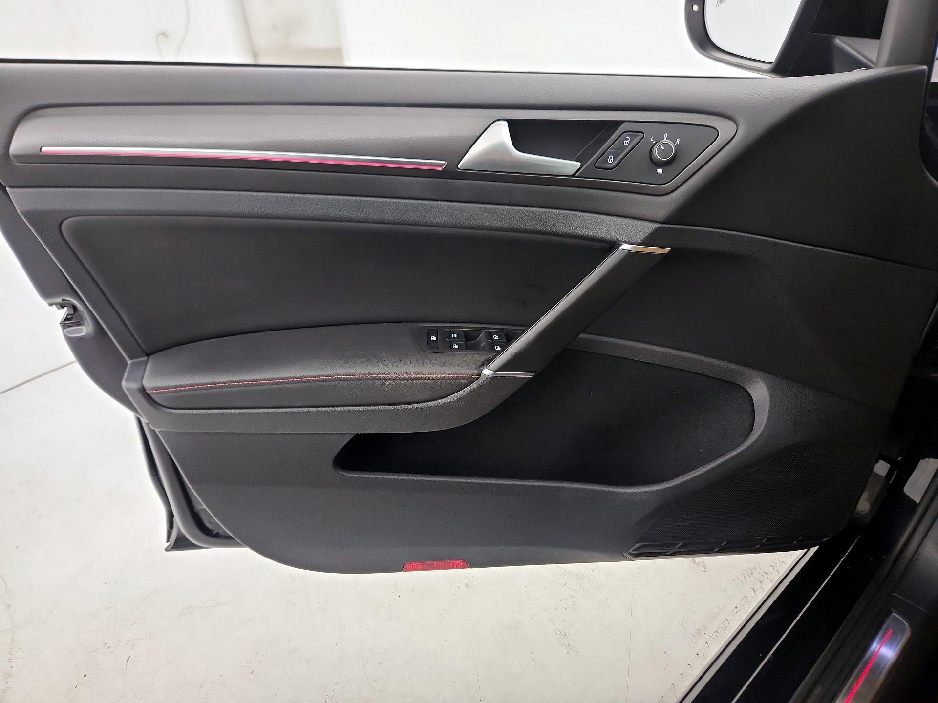 Thumbnail: 2021 Volkswagen Golf - 12
