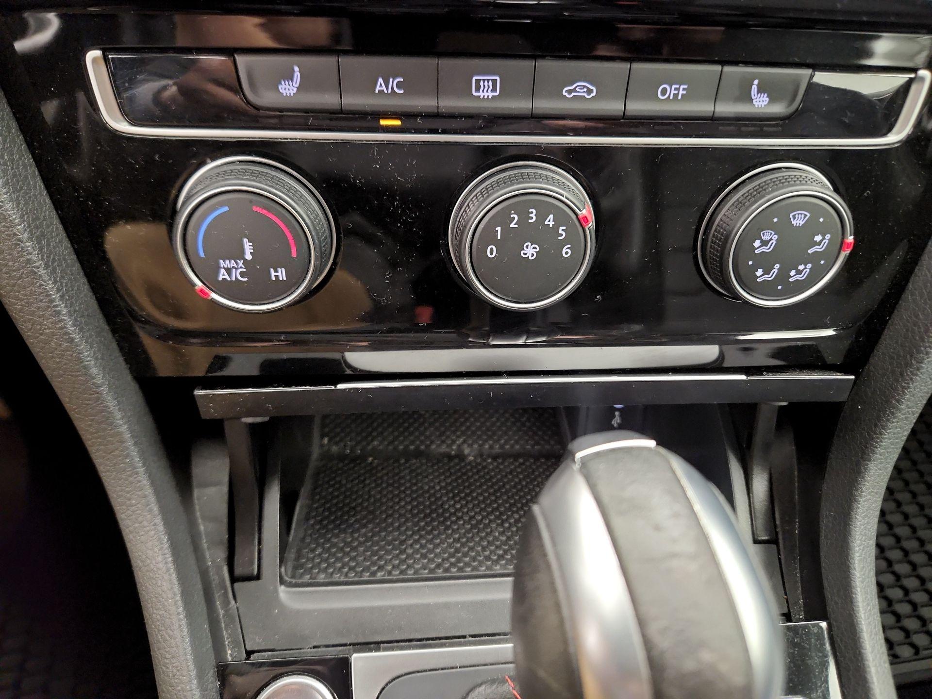 Thumbnail: 2021 Volkswagen Golf - 16