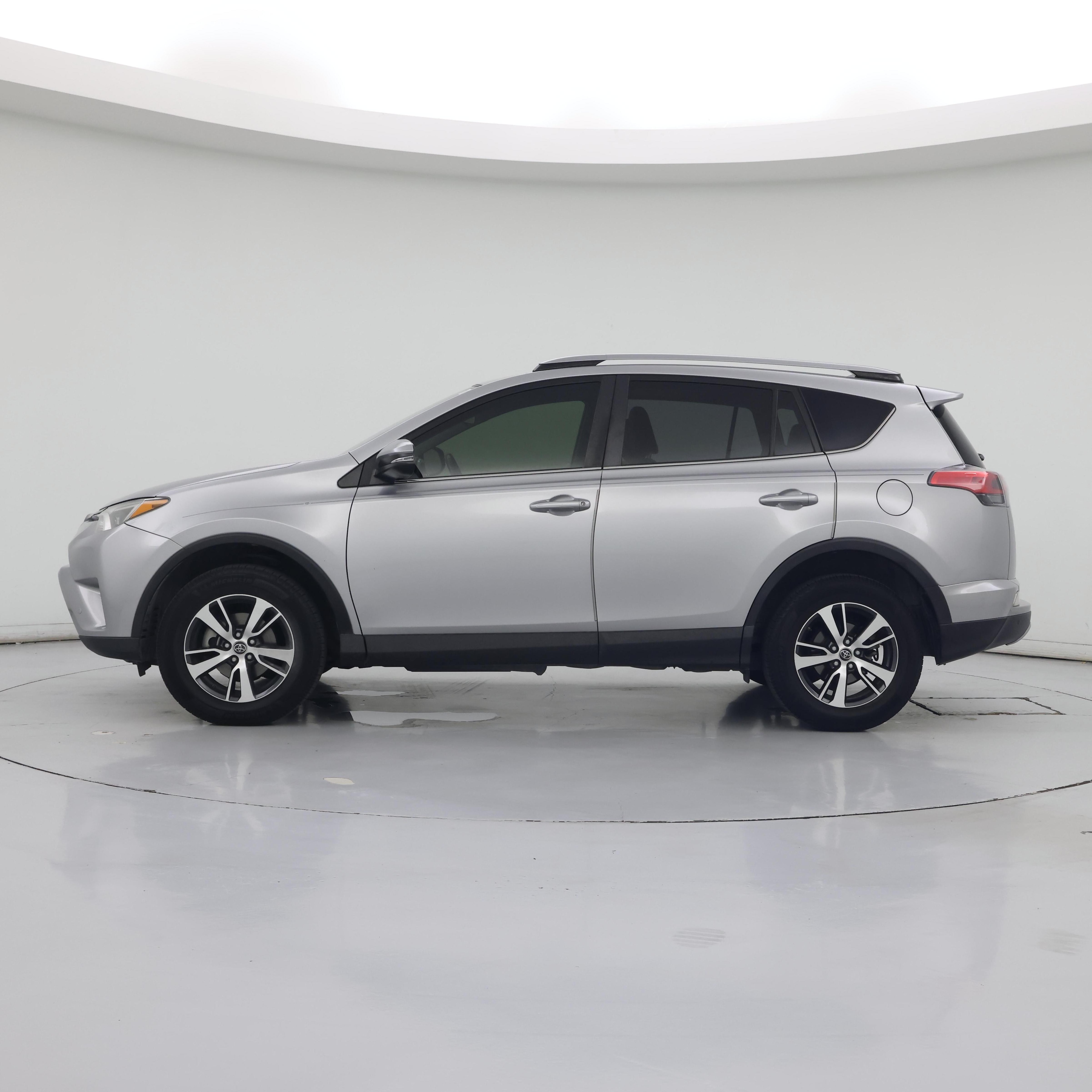 Thumbnail: 2018 Toyota RAV4 - 3