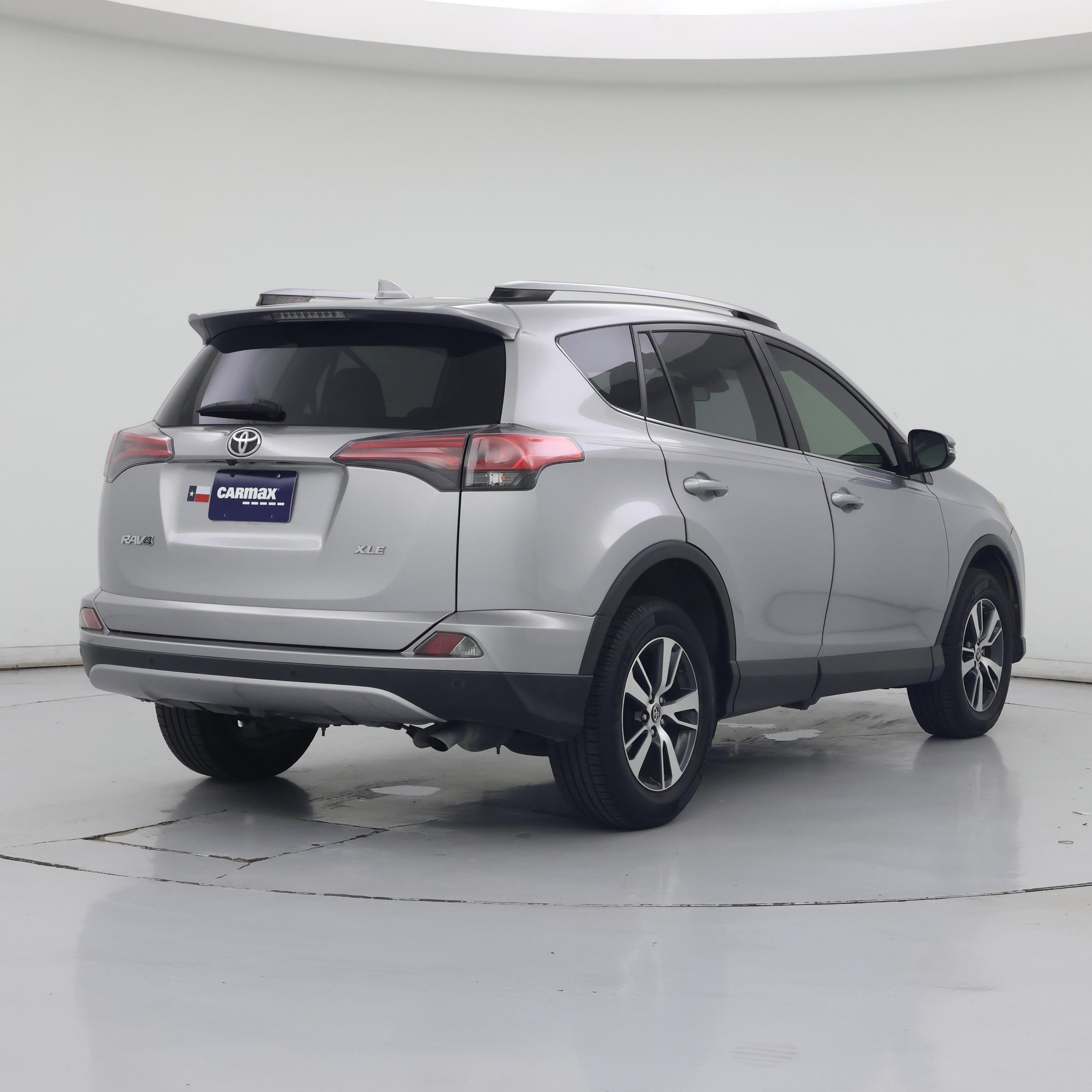 Thumbnail: 2018 Toyota RAV4 - 8