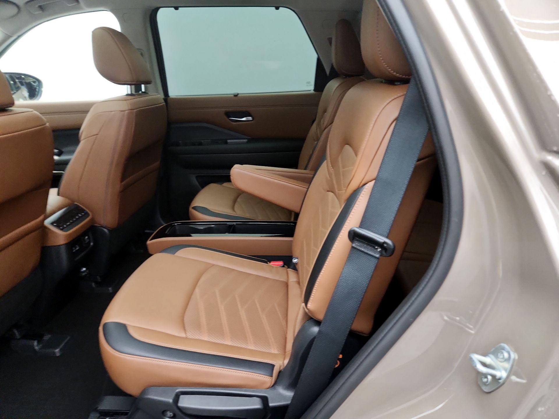 Thumbnail: 2024 Nissan Pathfinder - 20