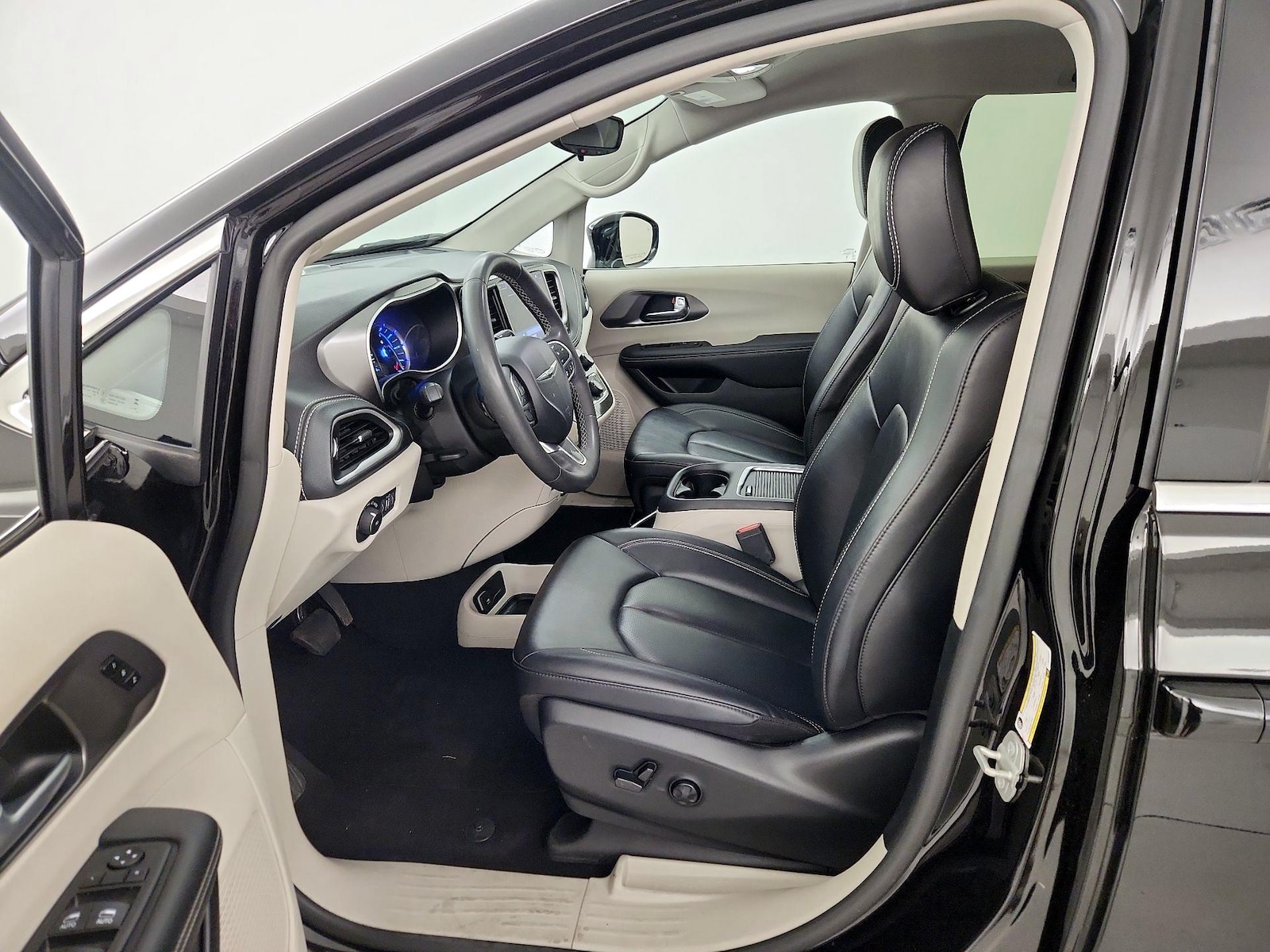 2024 Chrysler Pacifica PHEV Select - Photo 12