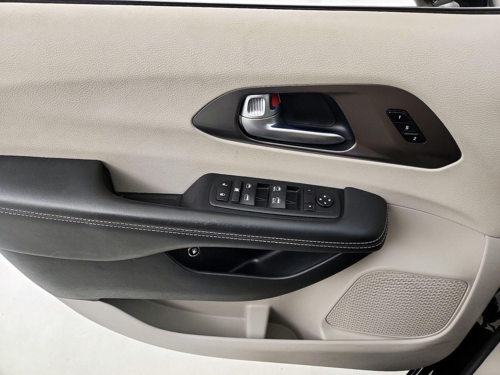 2024 Chrysler Pacifica PHEV Select - Photo 13