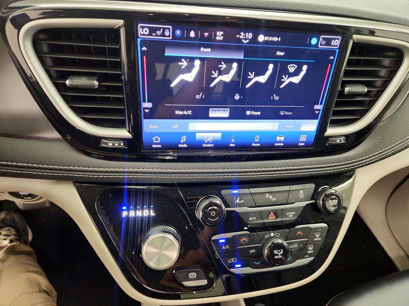 2024 Chrysler Pacifica PHEV Select - Photo 18