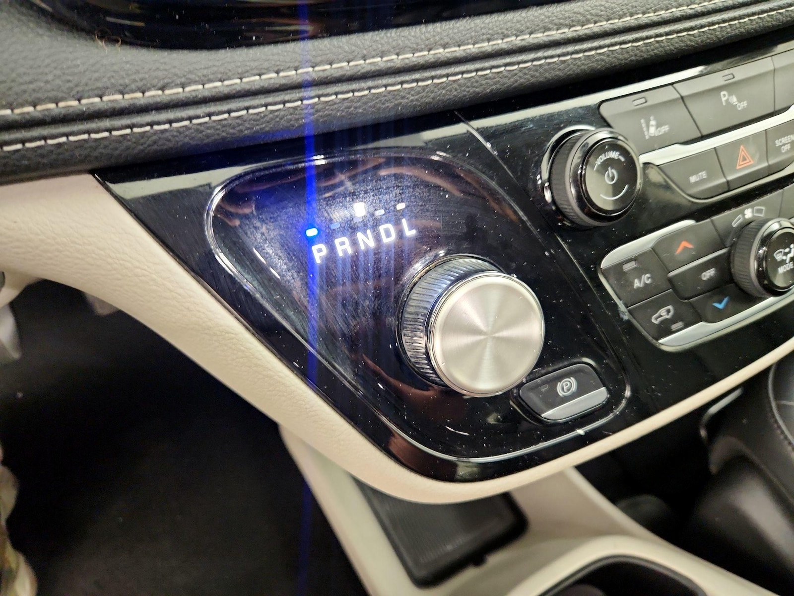 2024 Chrysler Pacifica PHEV Select - Photo 19