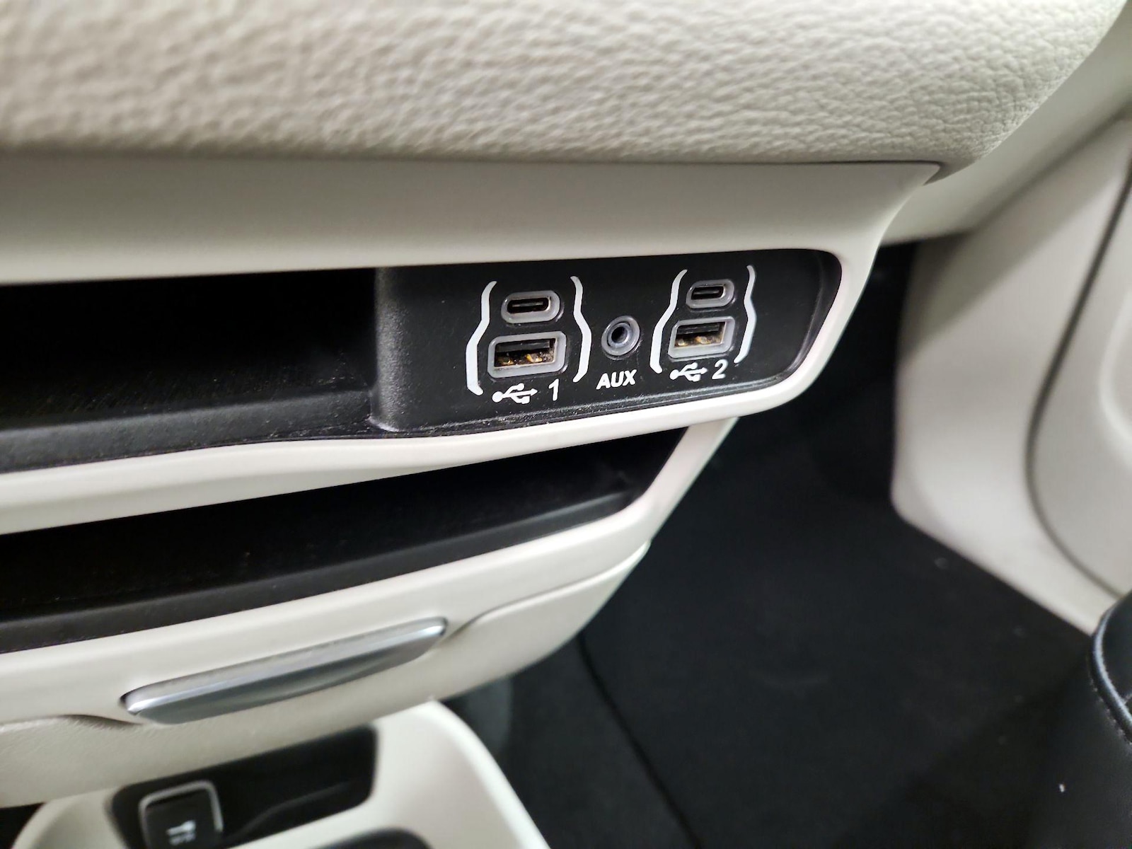 2024 Chrysler Pacifica PHEV Select - Photo 20