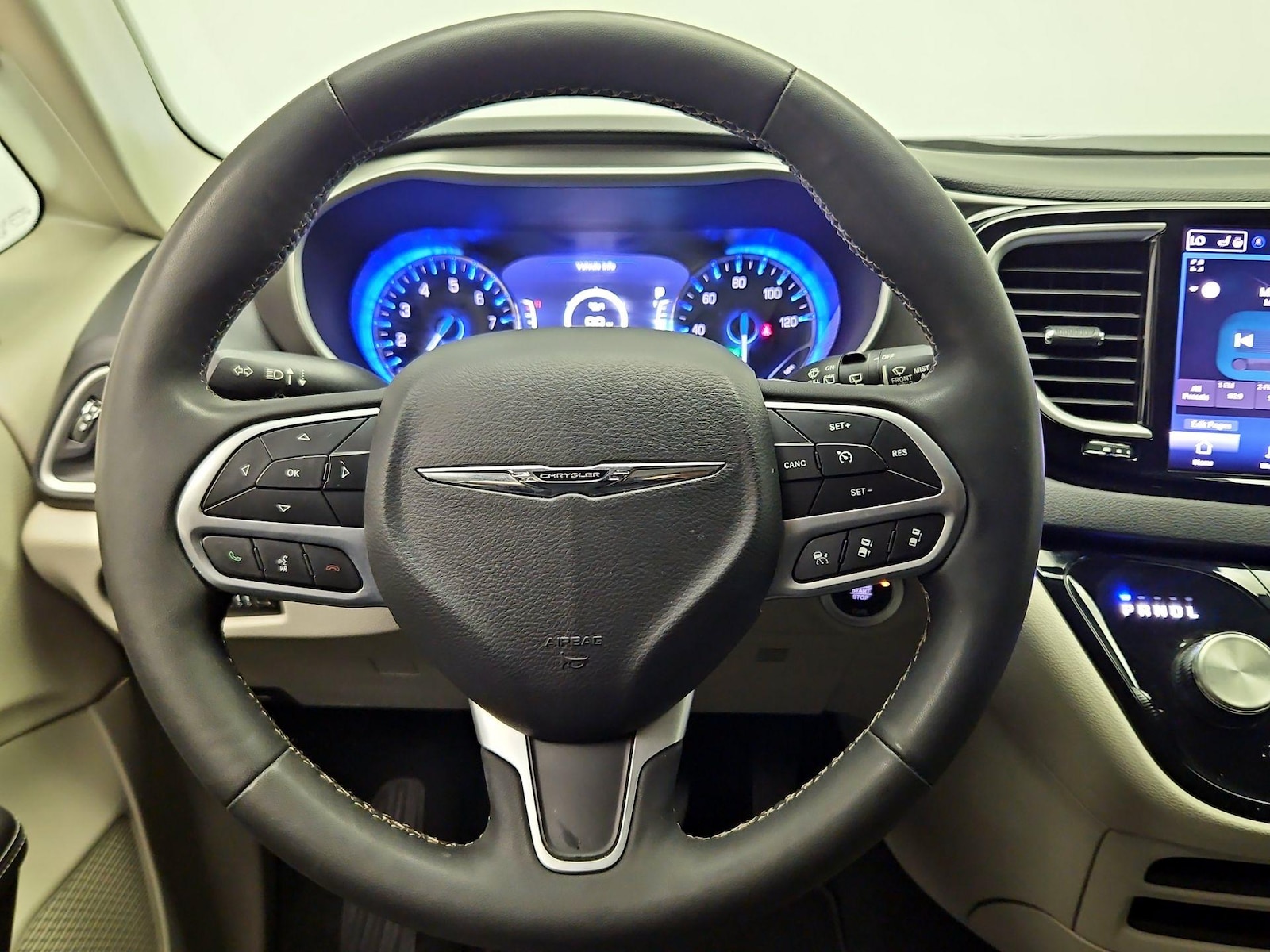 2024 Chrysler Pacifica Touring L - Photo 11