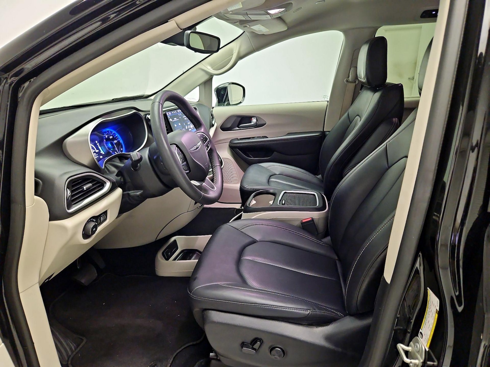 2024 Chrysler Pacifica Touring L - Photo 12